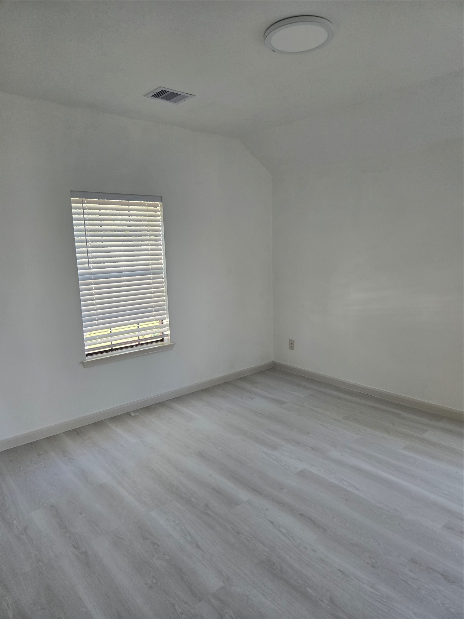 16203 Dryberry Property Photo 8