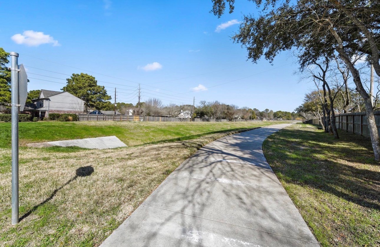 16906 Scenic Lakes Way Property Photo 9