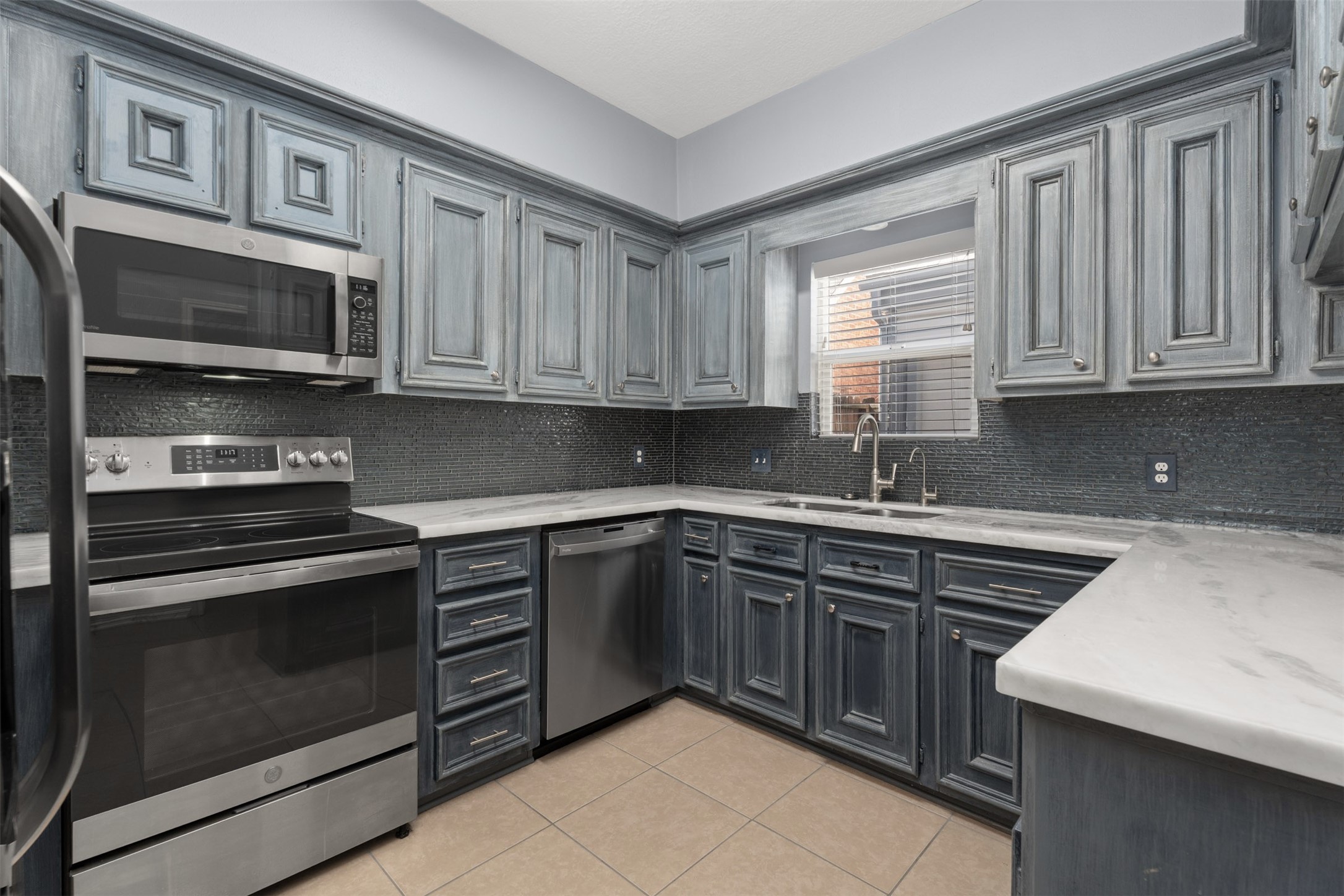 7671 Ameswood Road Property Photo 11