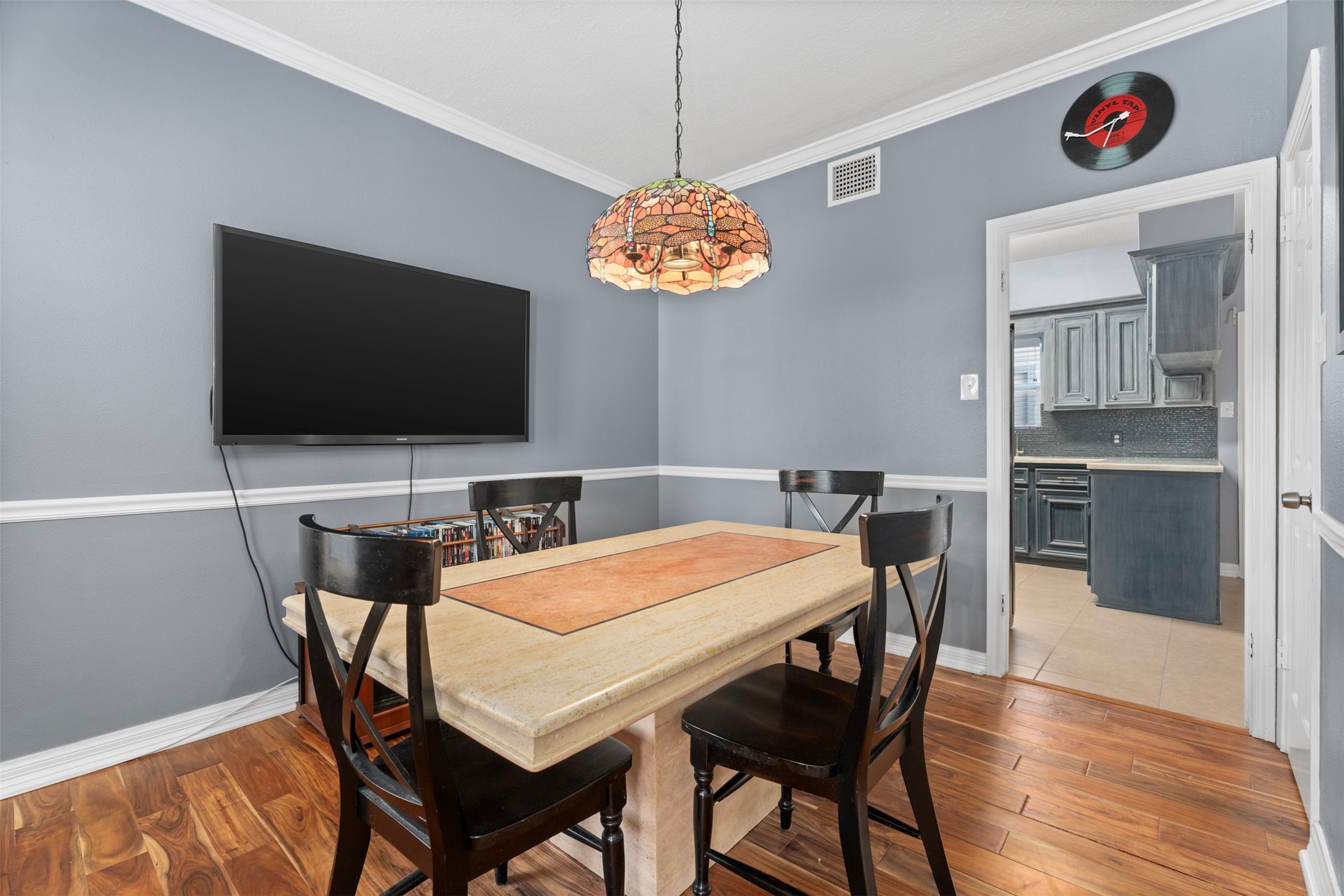 7671 Ameswood Road Property Photo 17