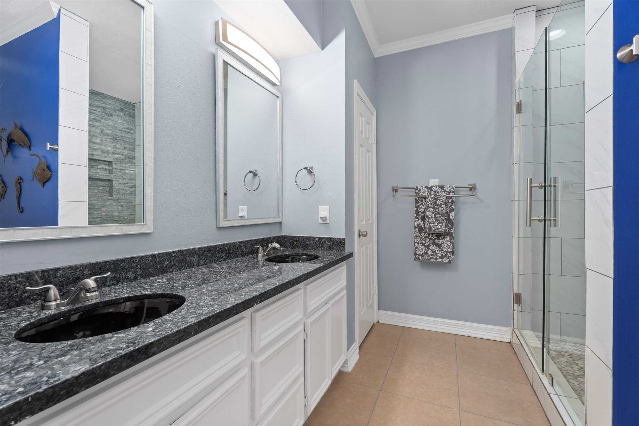 7671 Ameswood Road Property Photo 23