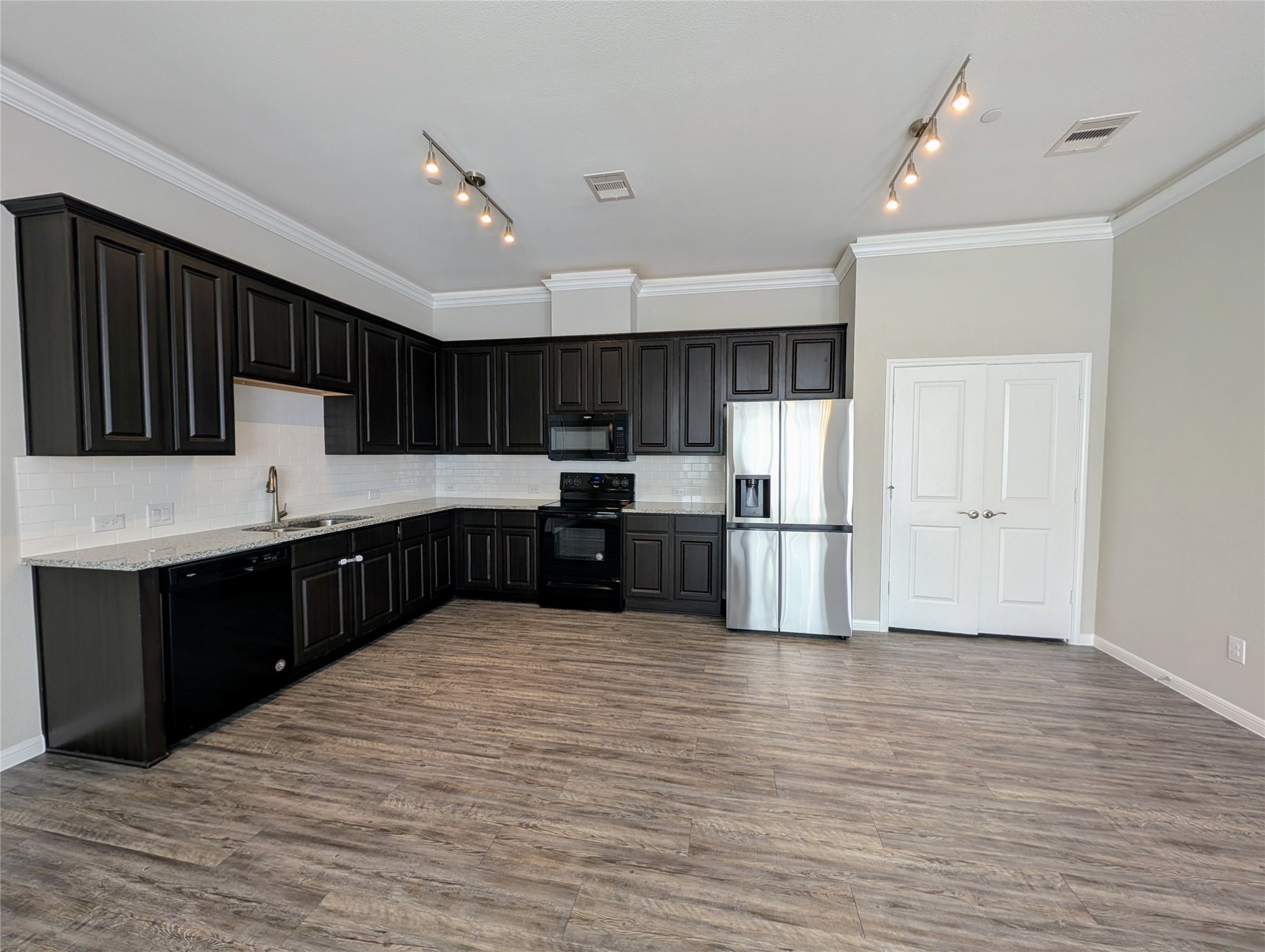 7486 Woo Street Street Property Photo 4