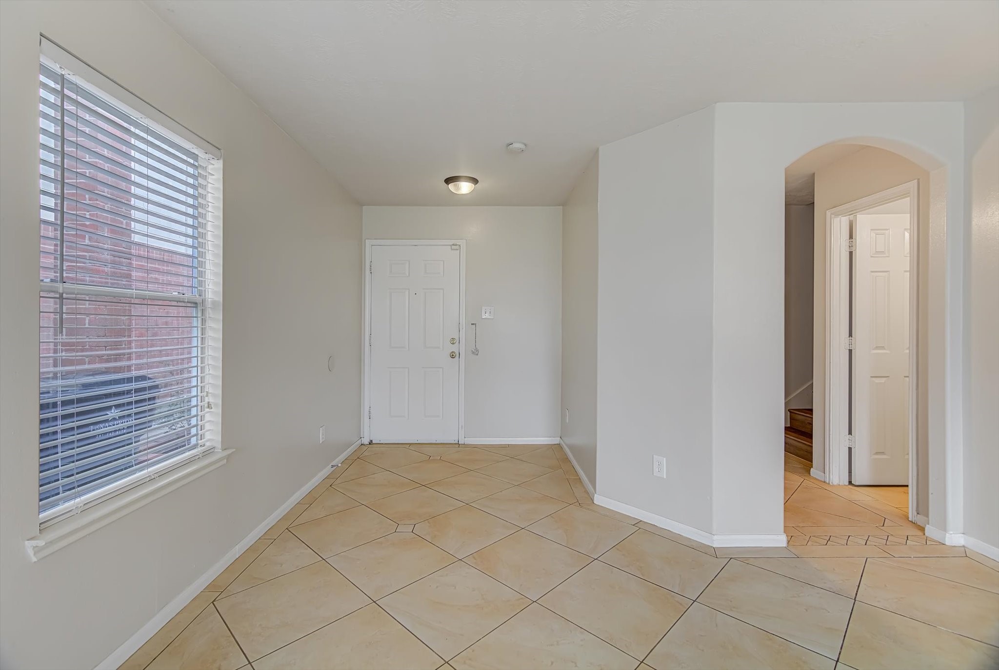 13983 Maximos Drive Property Photo 3