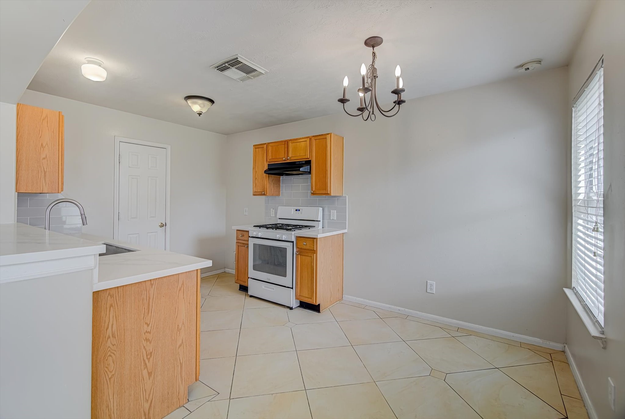13983 Maximos Drive Property Photo 8