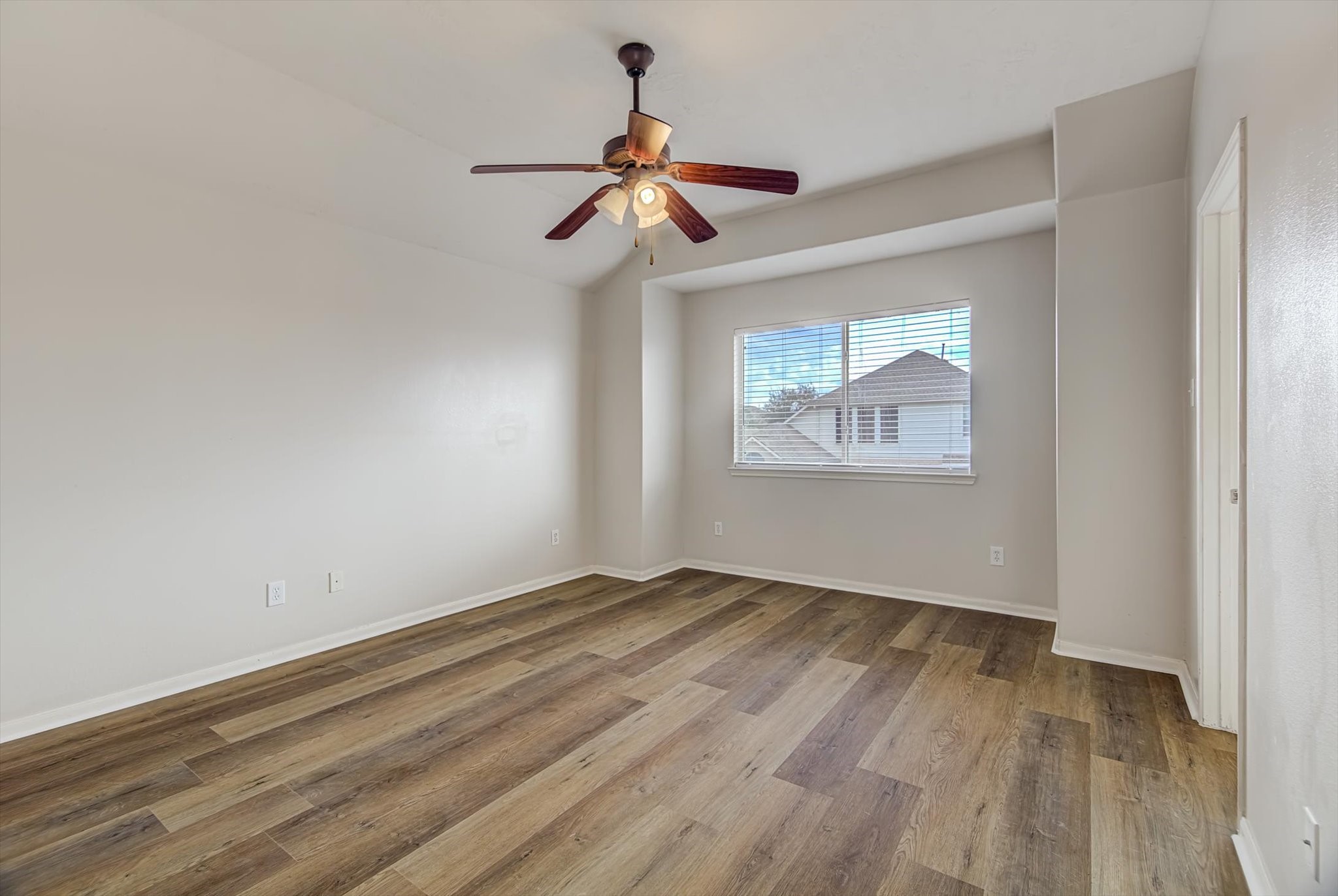 13983 Maximos Drive Property Photo 15