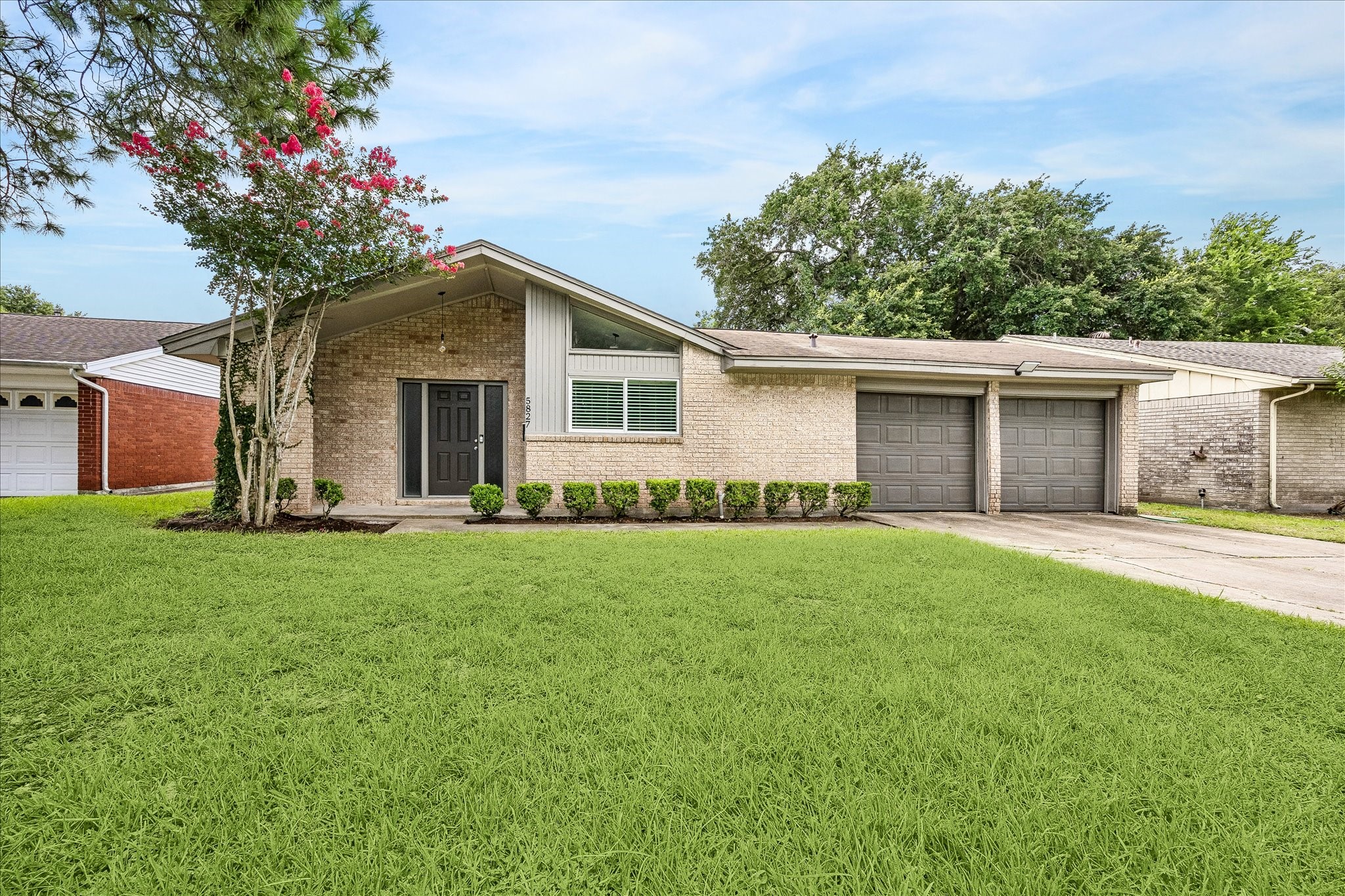 5827 Southminster Drive Property Photo 1