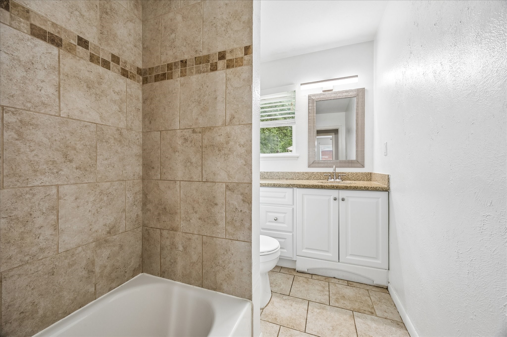 5827 Southminster Drive Property Photo 4