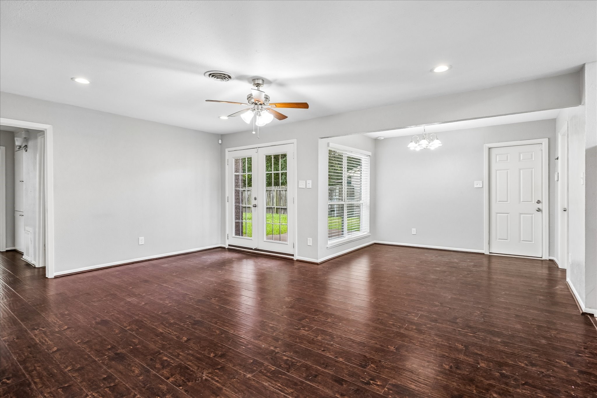 5827 Southminster Drive Property Photo 6