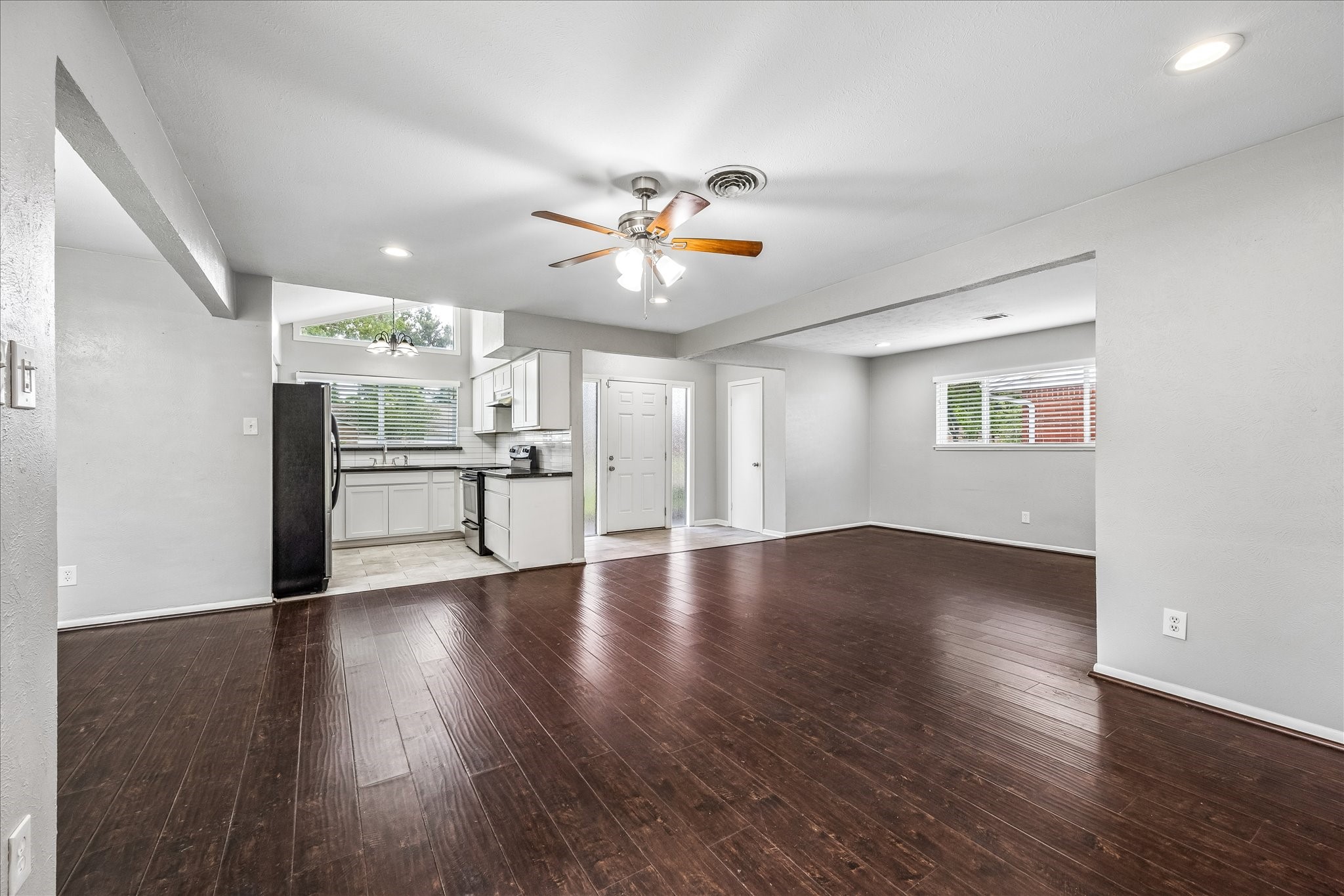 5827 Southminster Drive Property Photo 8