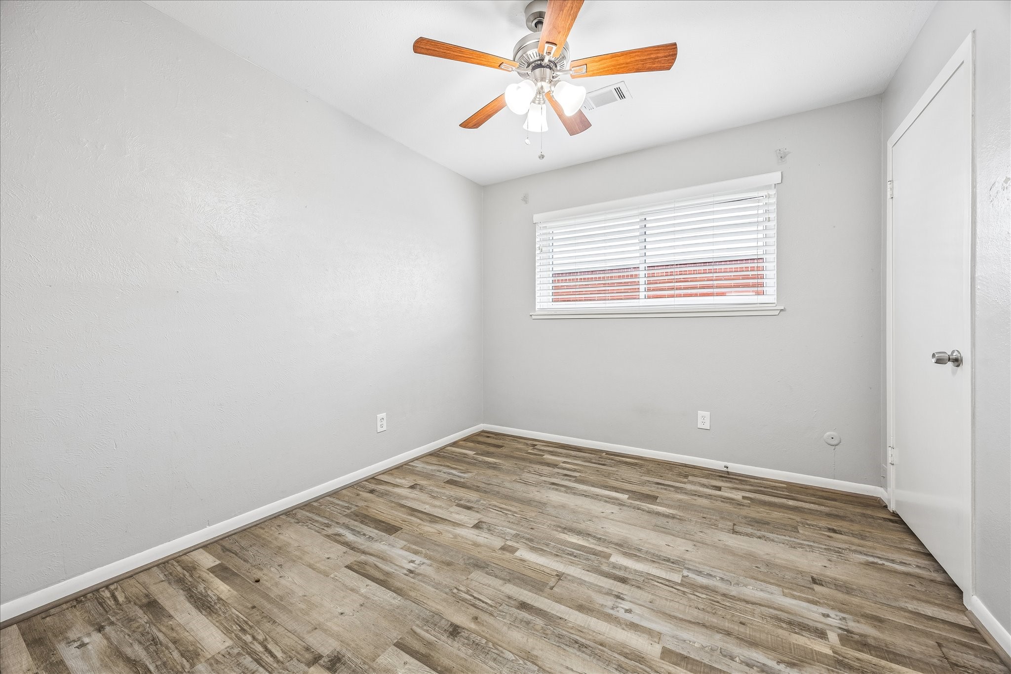 5827 Southminster Drive Property Photo 9