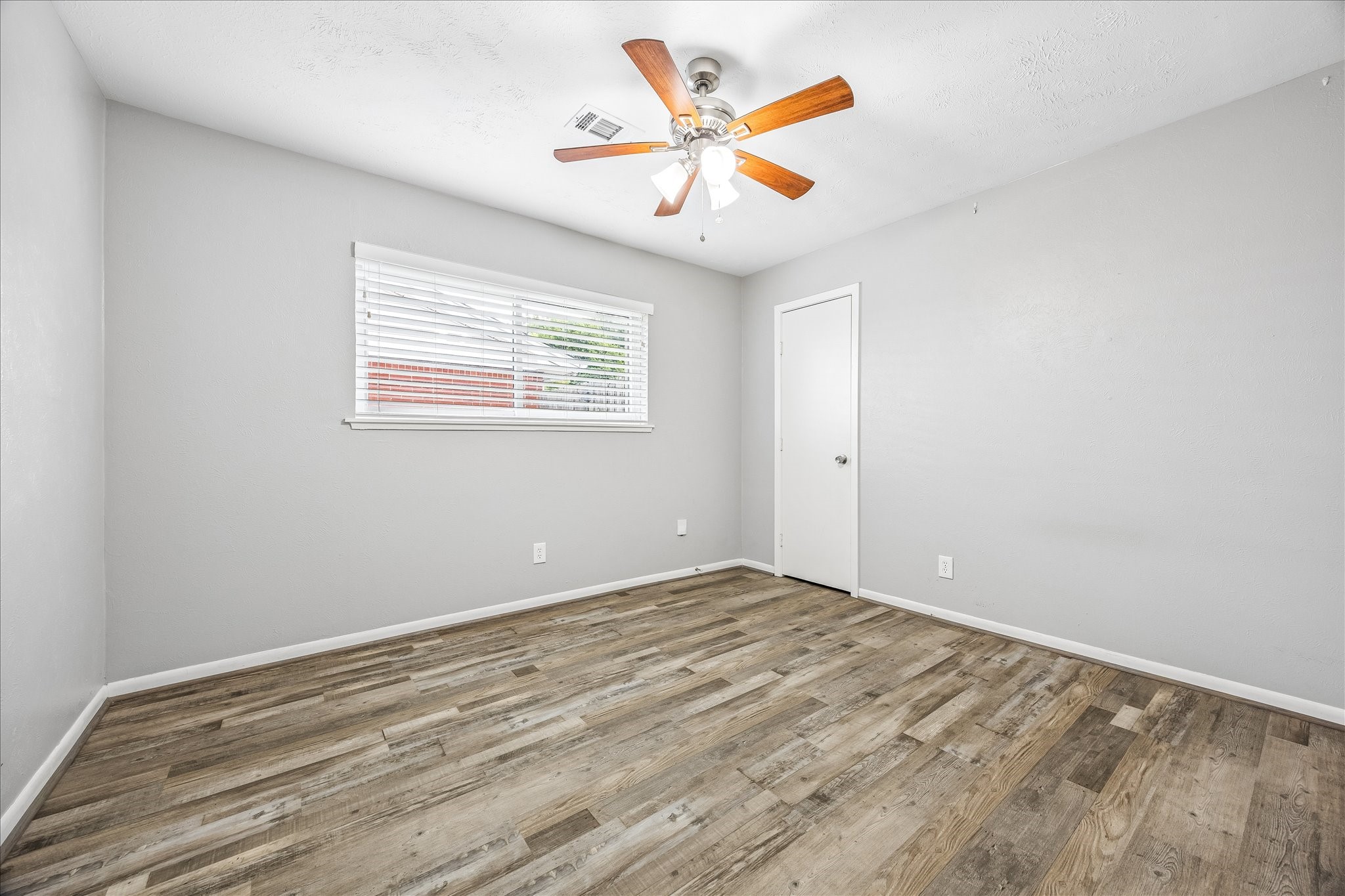 5827 Southminster Drive Property Photo 10