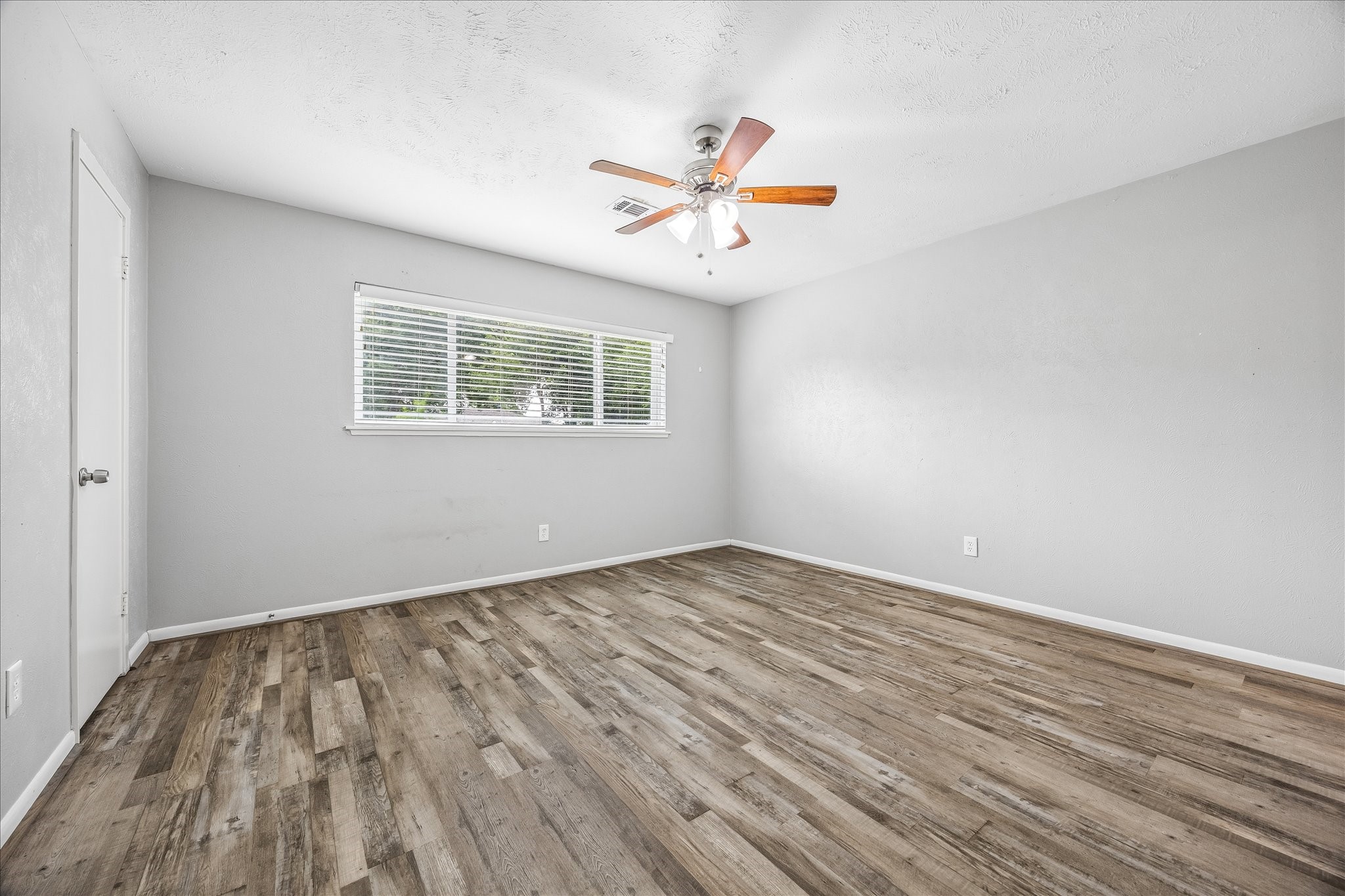 5827 Southminster Drive Property Photo 11
