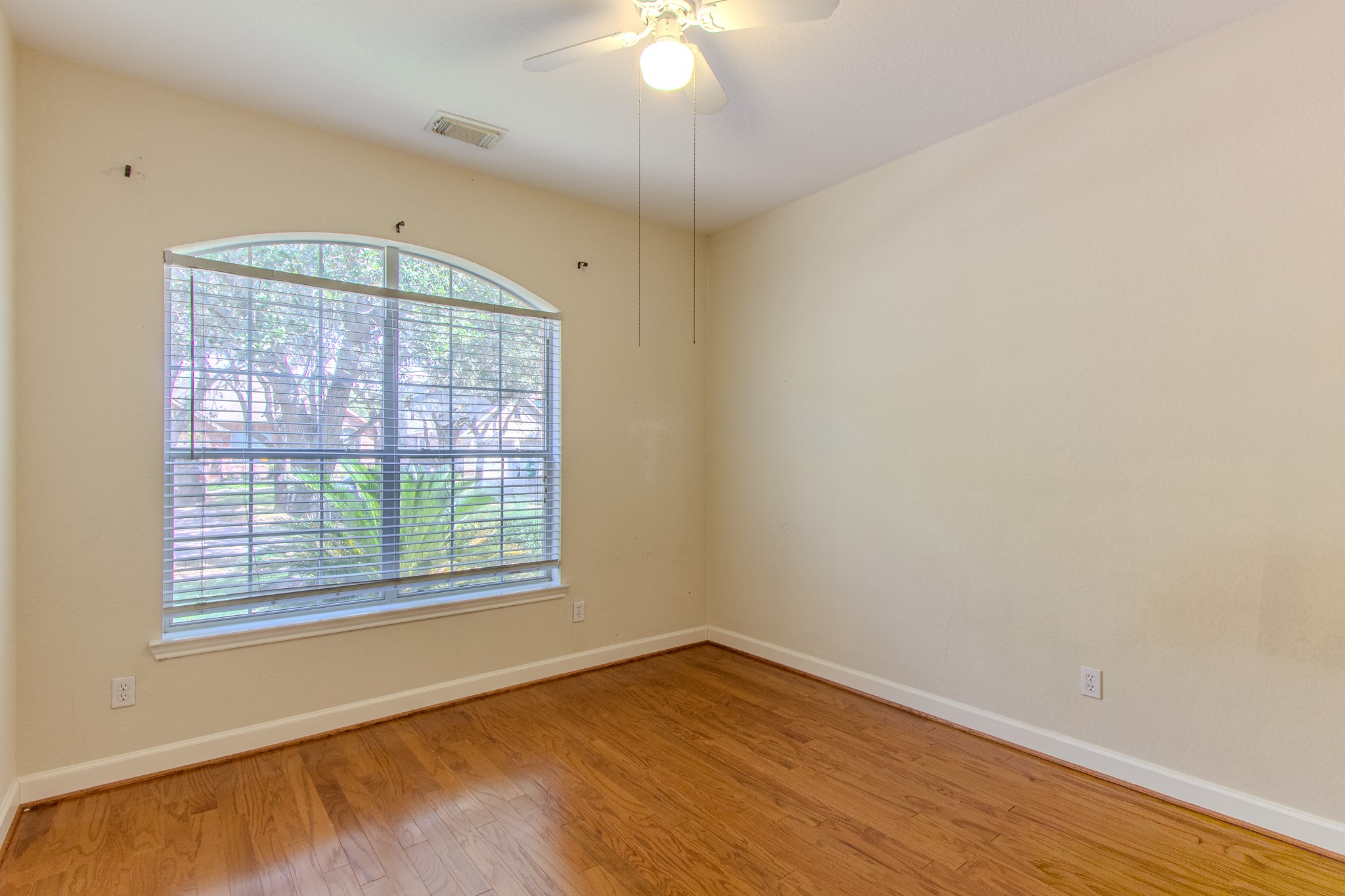 303 Autumn Creek Lane Lane Property Photo 6