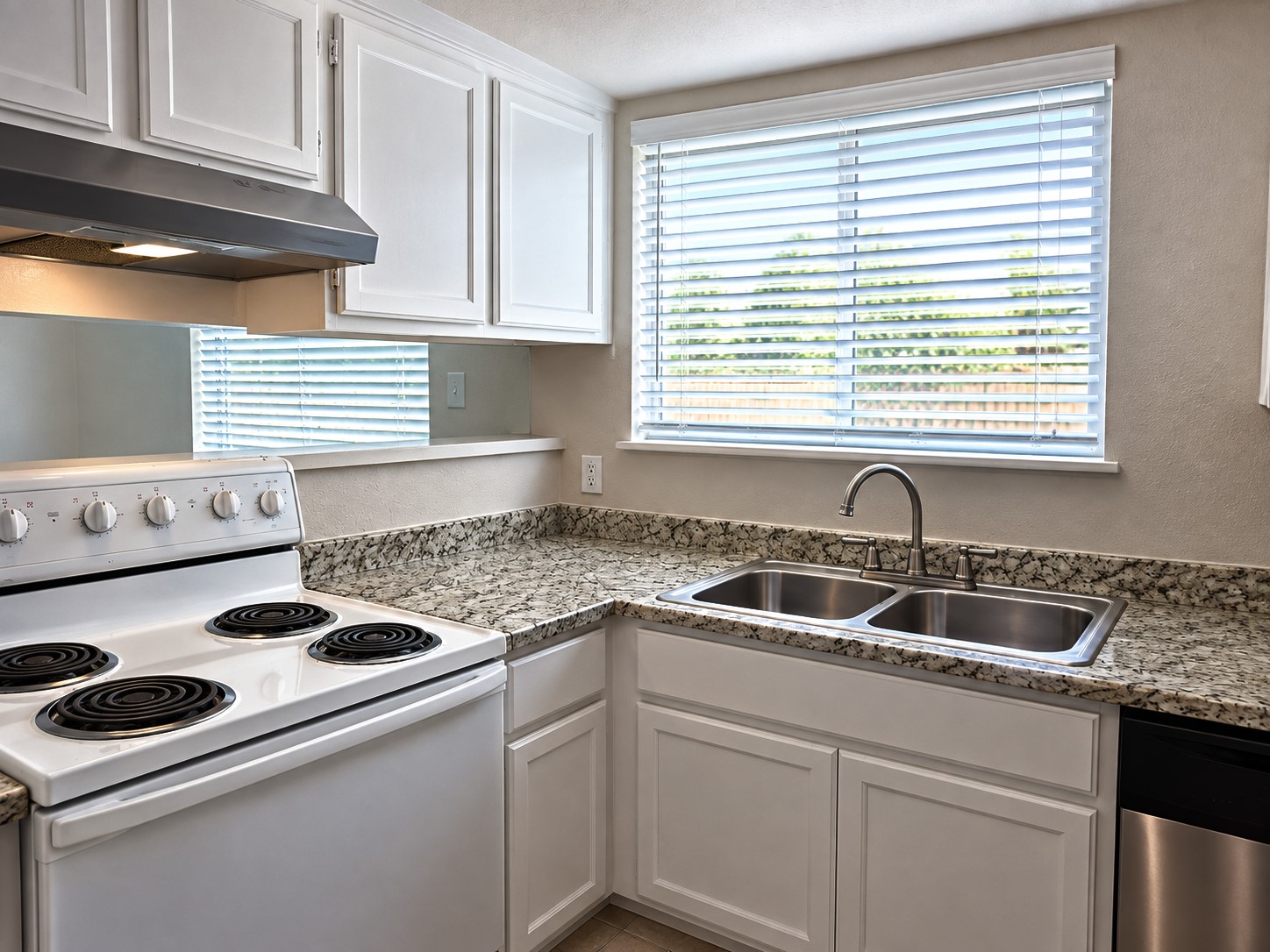 10015 Kent Towne Lane Property Photo 8