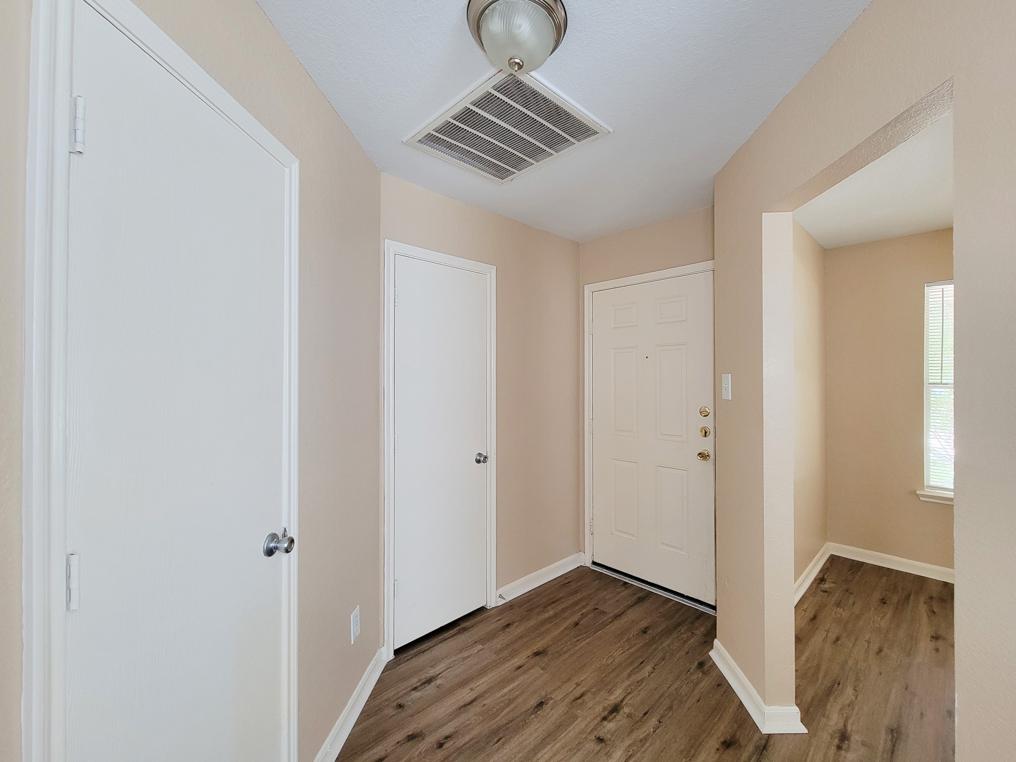 8106 Arrington Forest Lane Property Photo 4