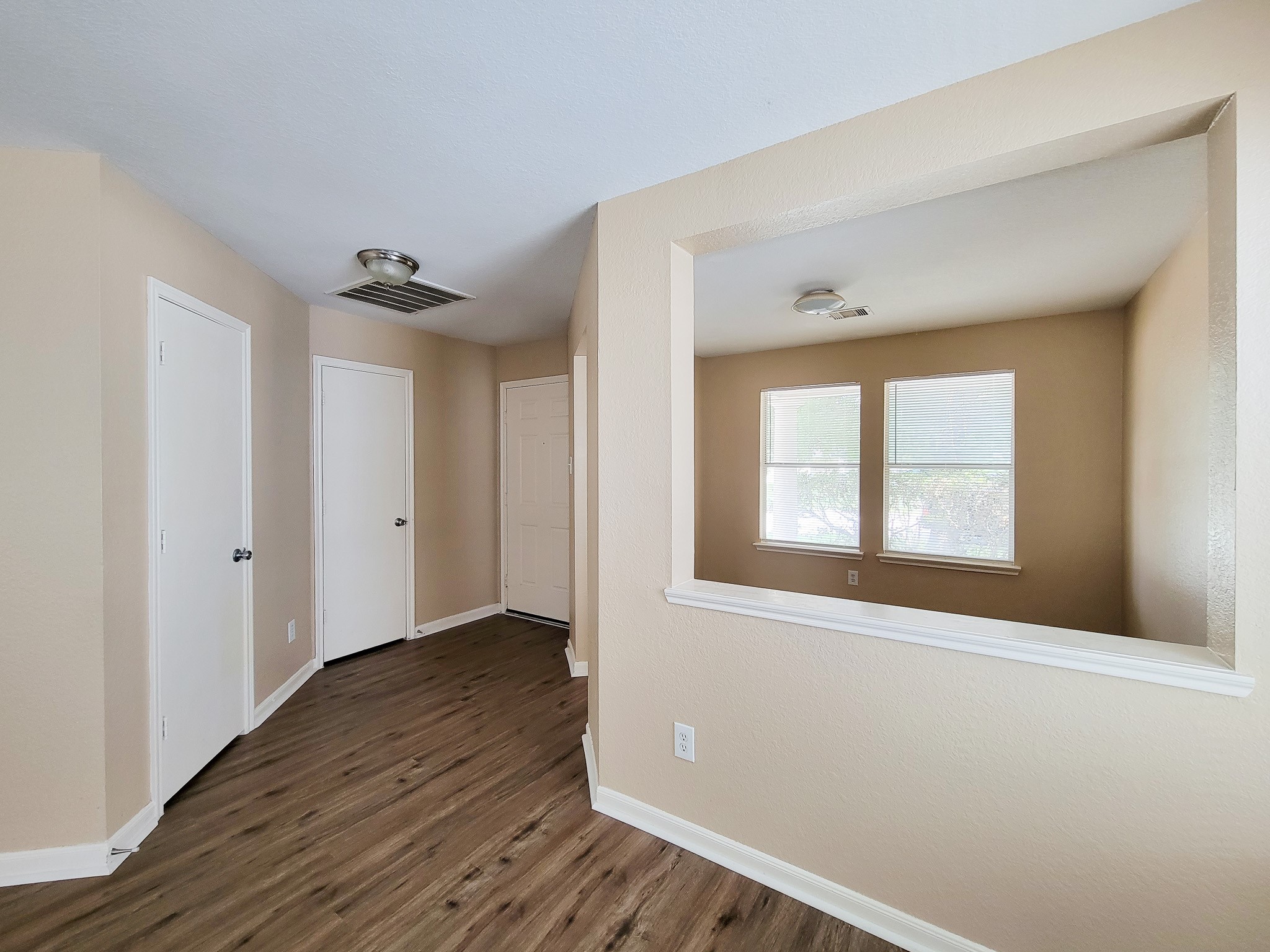 8106 Arrington Forest Lane Property Photo 5
