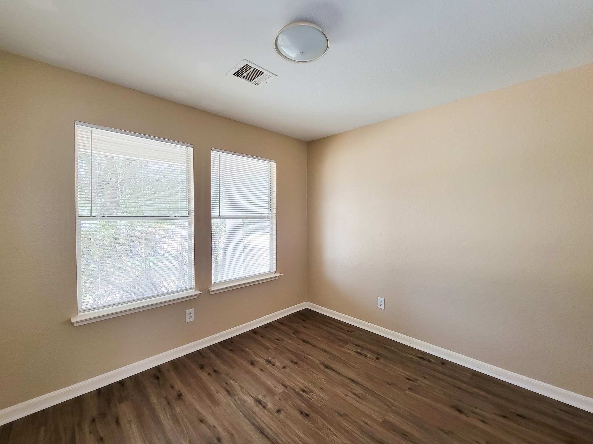 8106 Arrington Forest Lane Property Photo 6