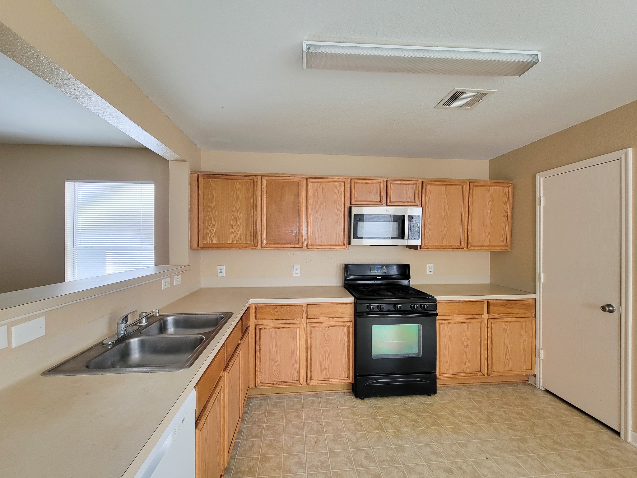 8106 Arrington Forest Lane Property Photo 16