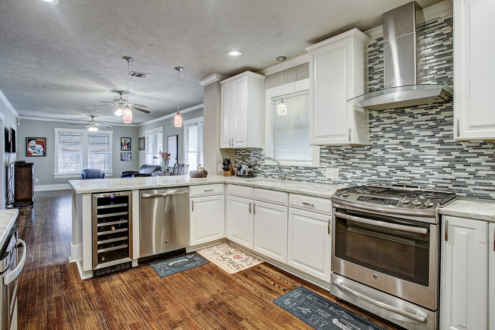 801 Le Green Street Property Photo 4