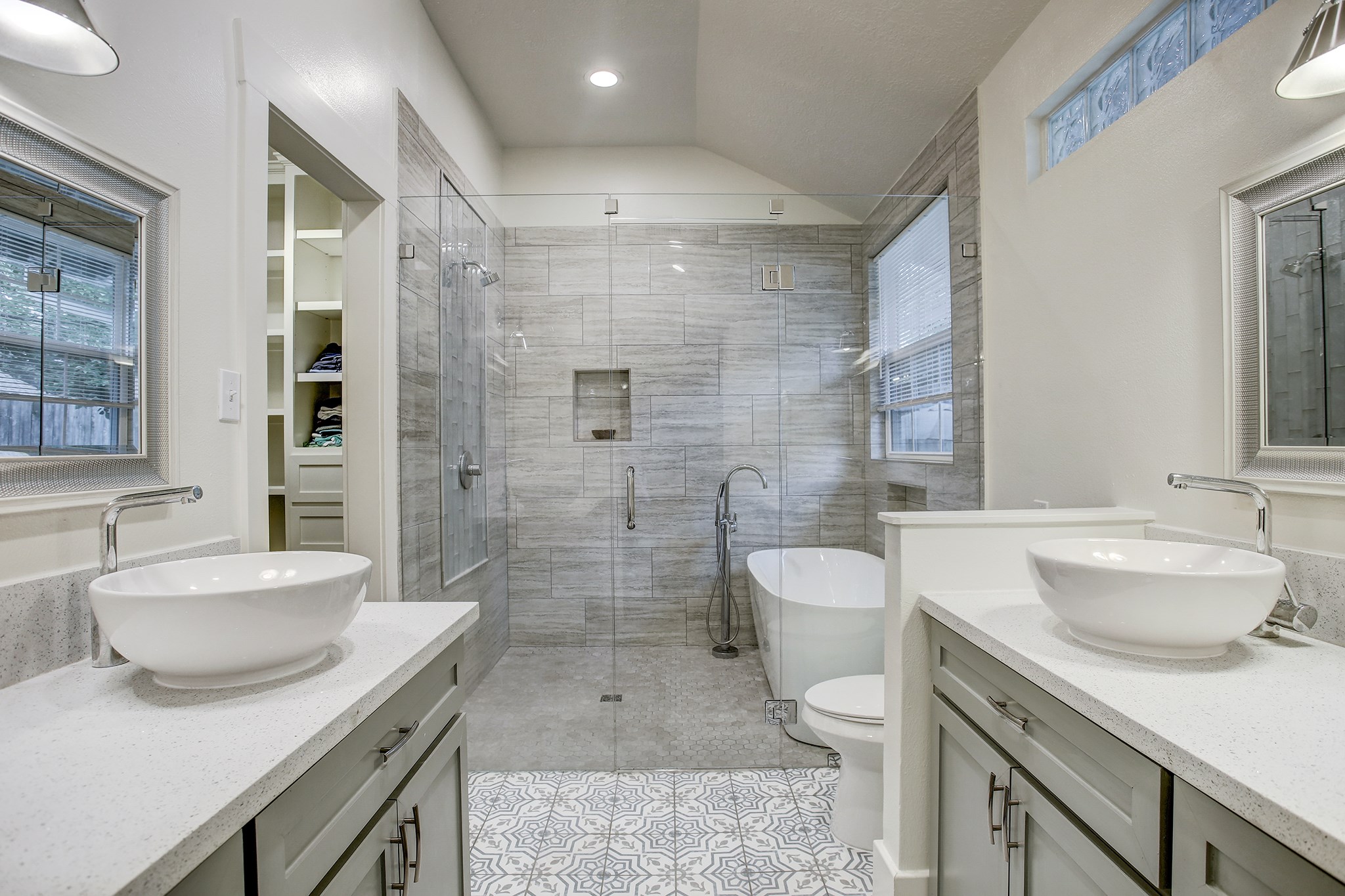 801 Le Green Street Property Photo 6