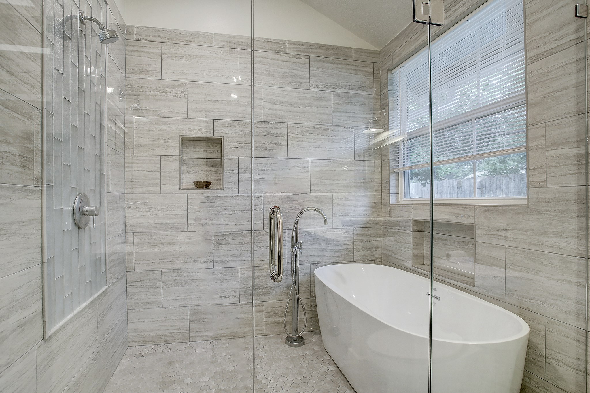 801 Le Green Street Property Photo 7