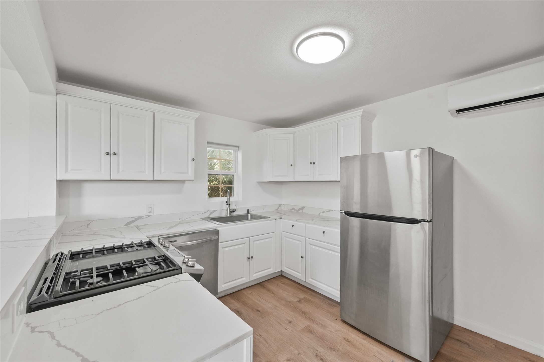 2614 59th Street Property Photo 4