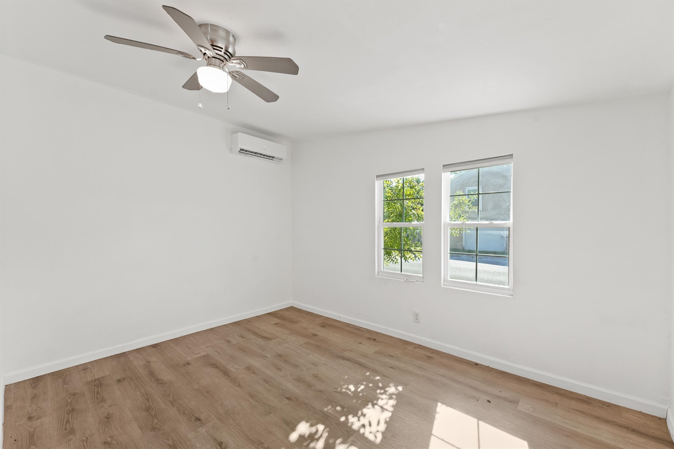 2614 59th Street Property Photo 9