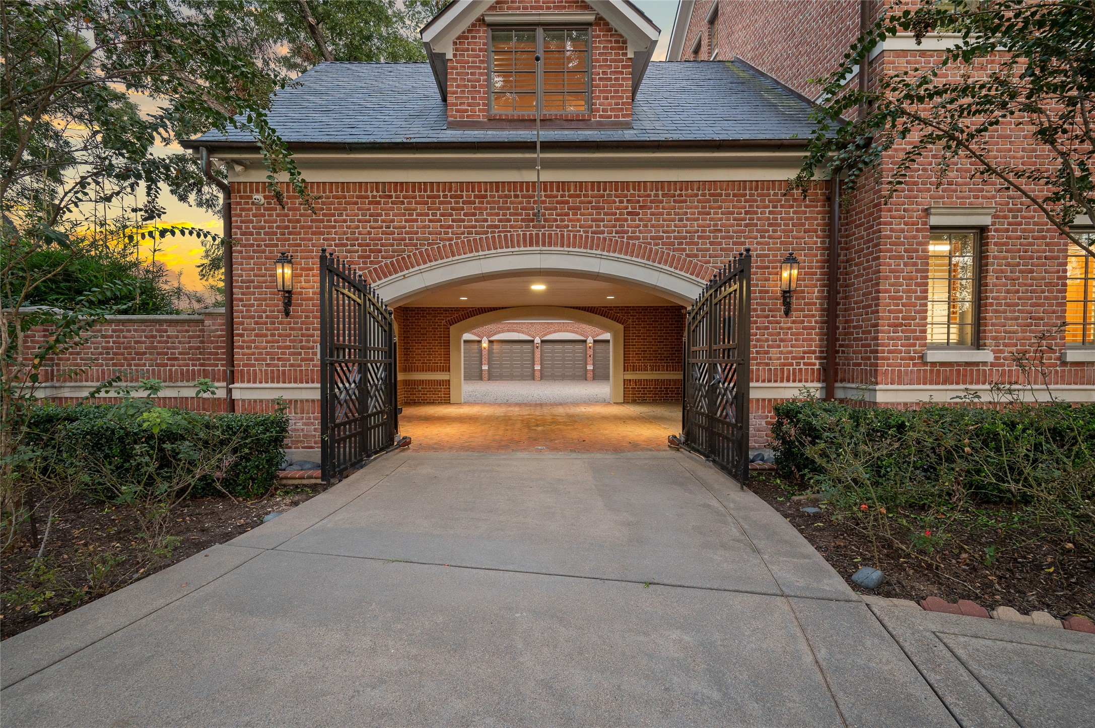 1802 Forest Gate Circle Property Photo 2