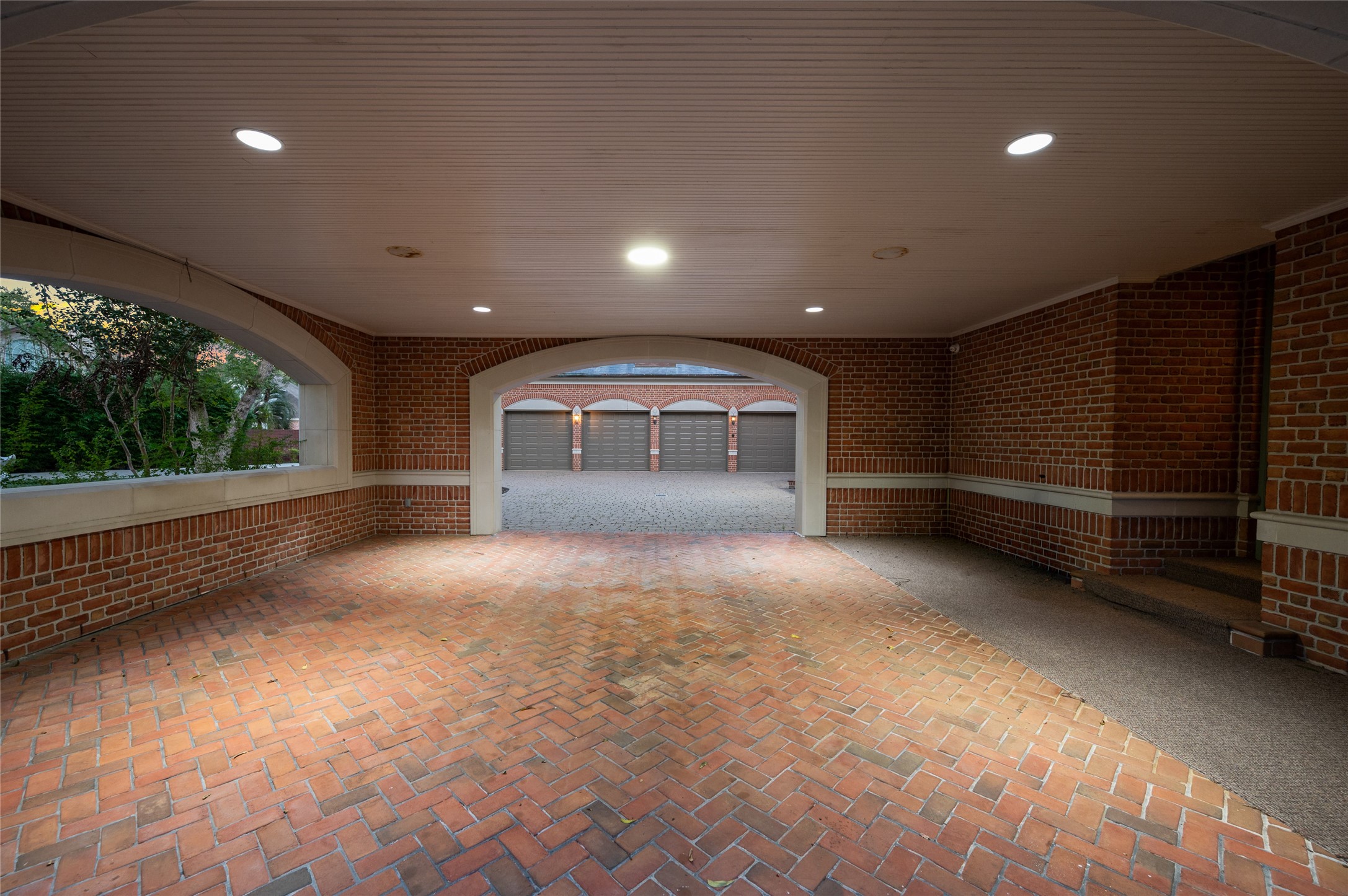 1802 Forest Gate Circle Property Photo 3