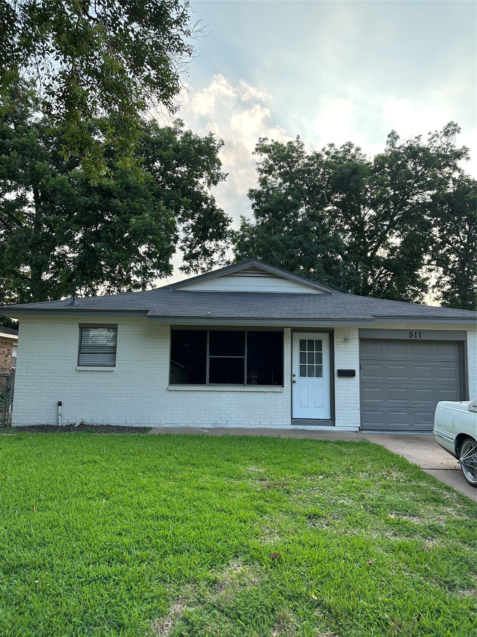 511 Guyer Street Property Photo 2