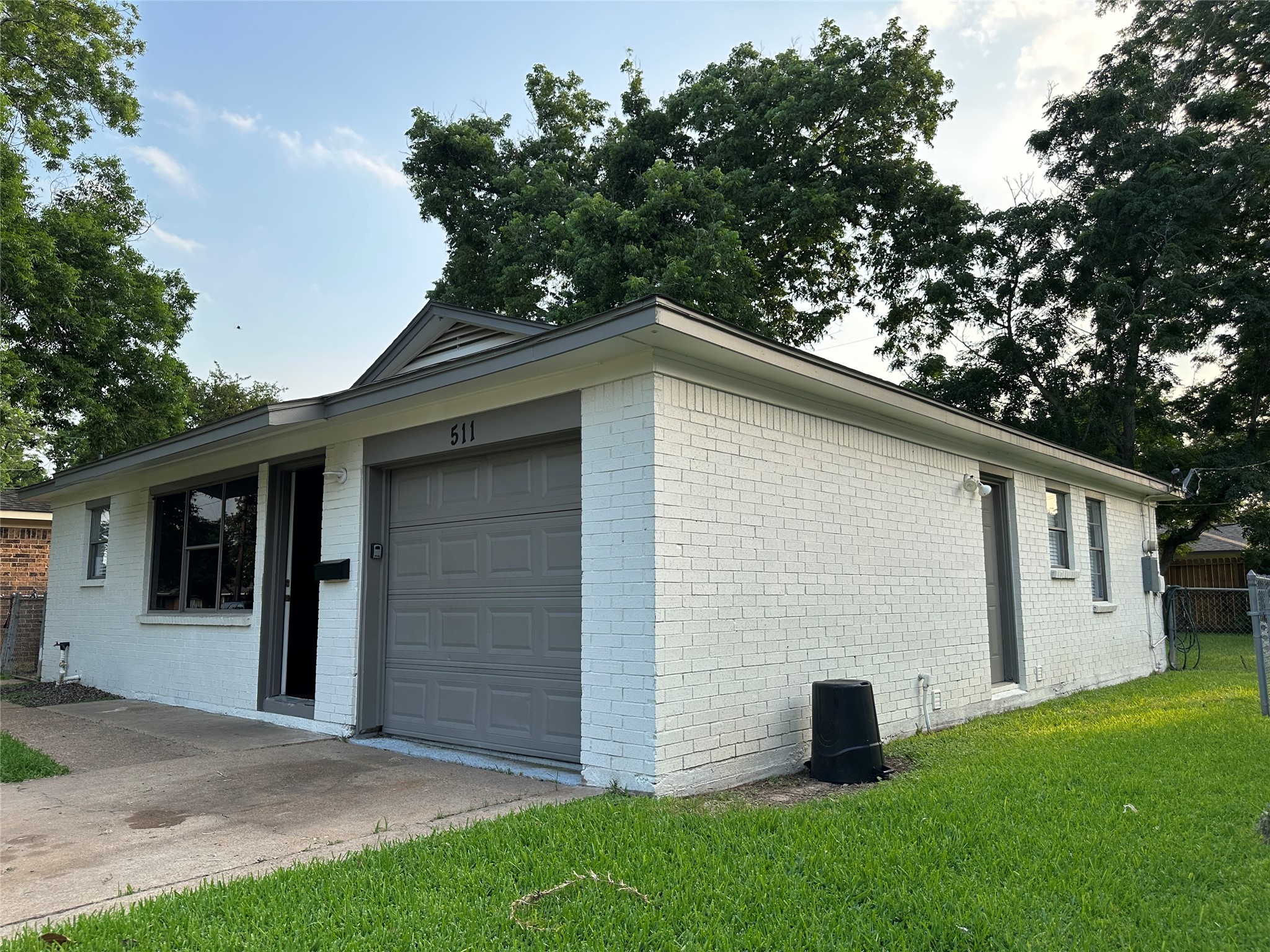 511 Guyer Street Property Photo 3