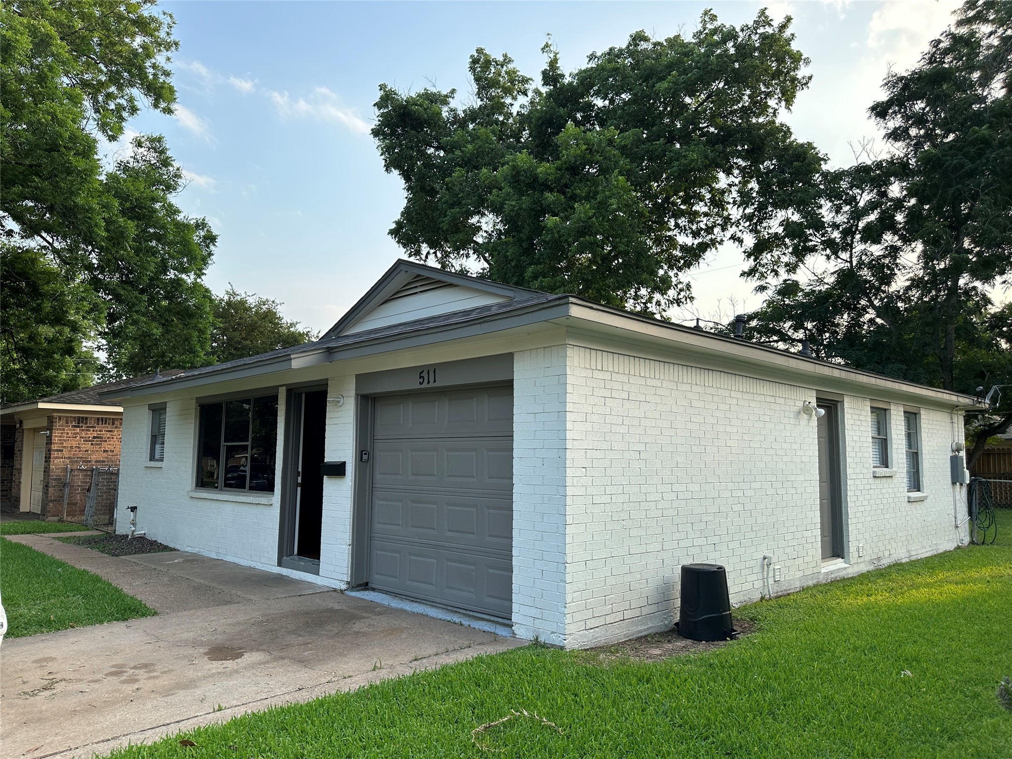 511 Guyer Street Property Photo 4