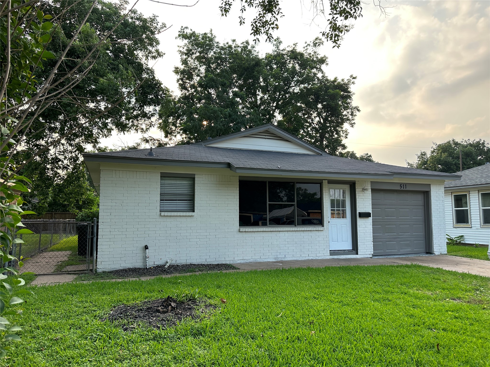511 Guyer Street Property Photo 5