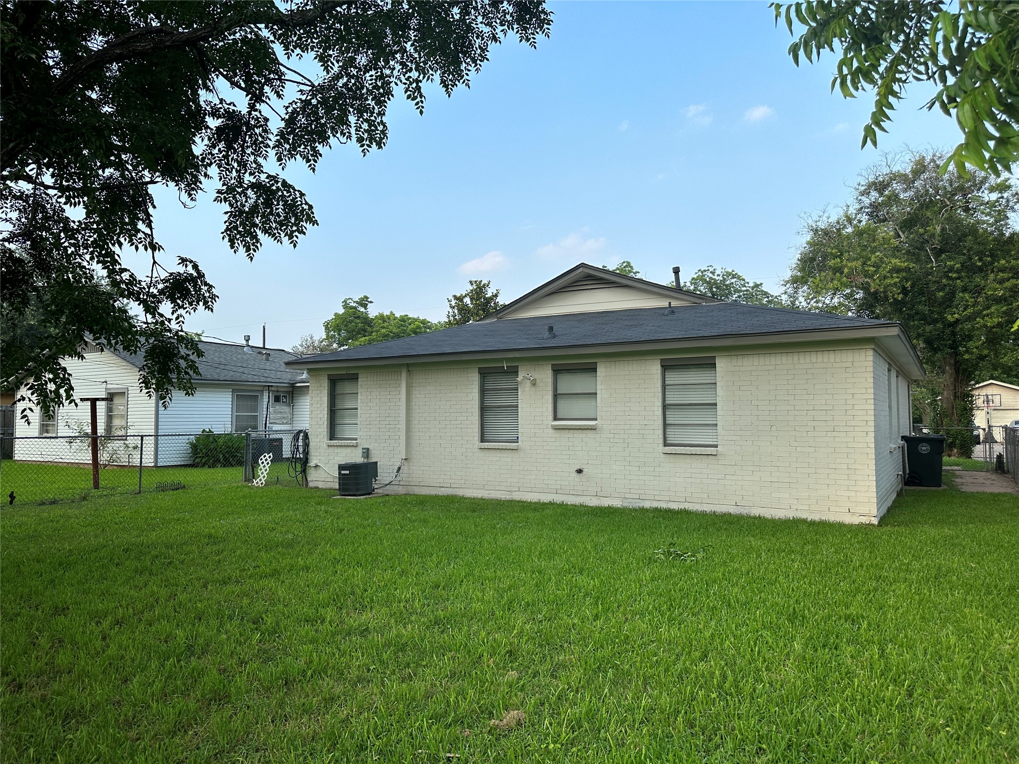 511 Guyer Street Property Photo 33