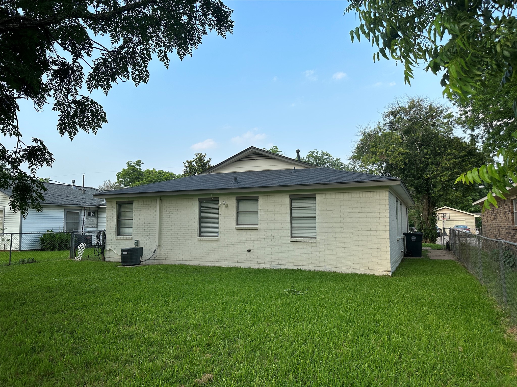 511 Guyer Street Property Photo 34