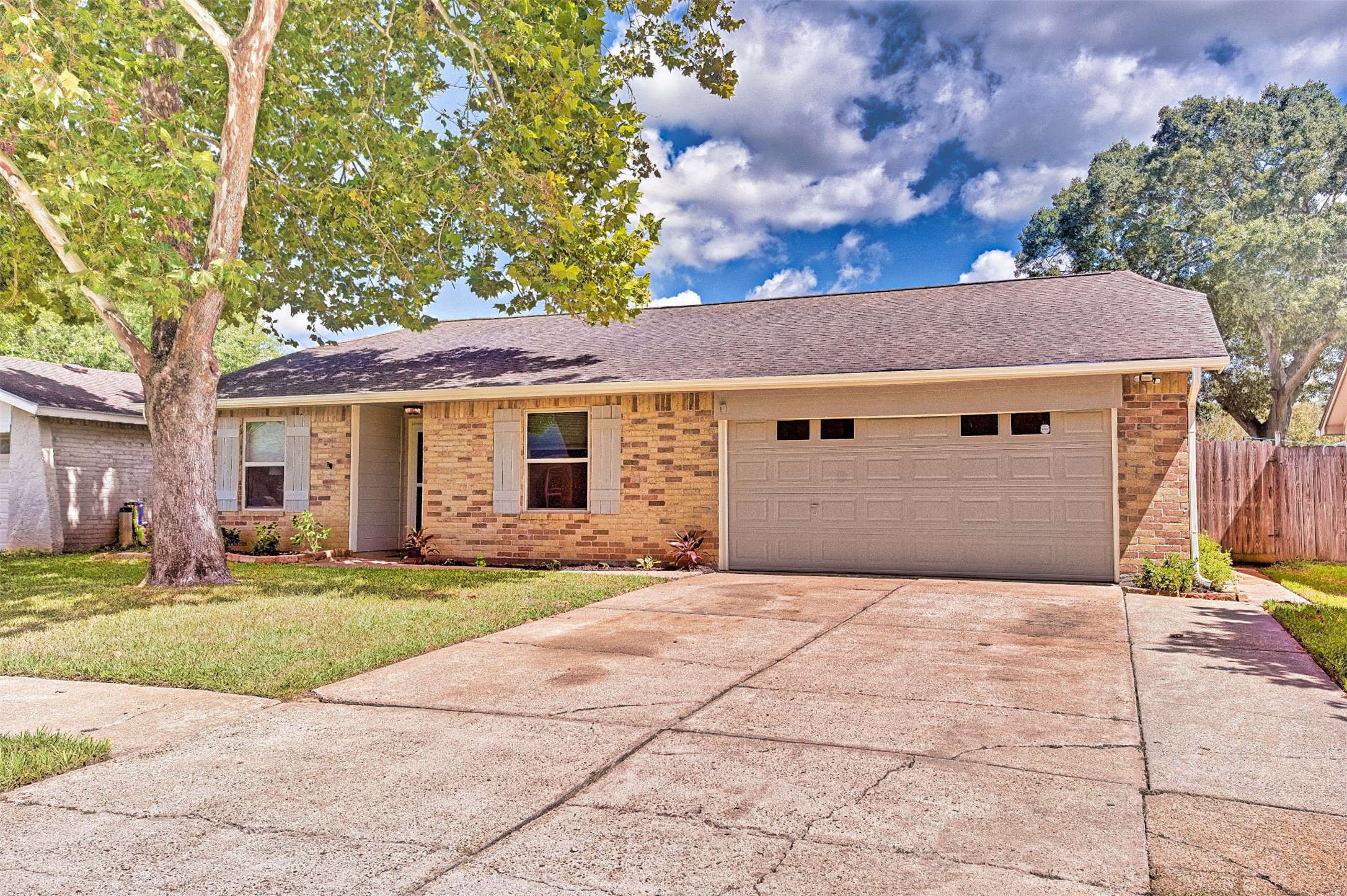 6218 Creekside Lane Property Photo 1