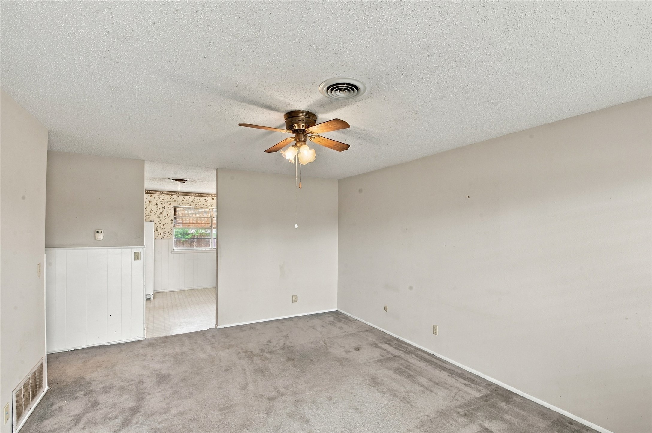 802 Ridgelea Drive Property Photo 4