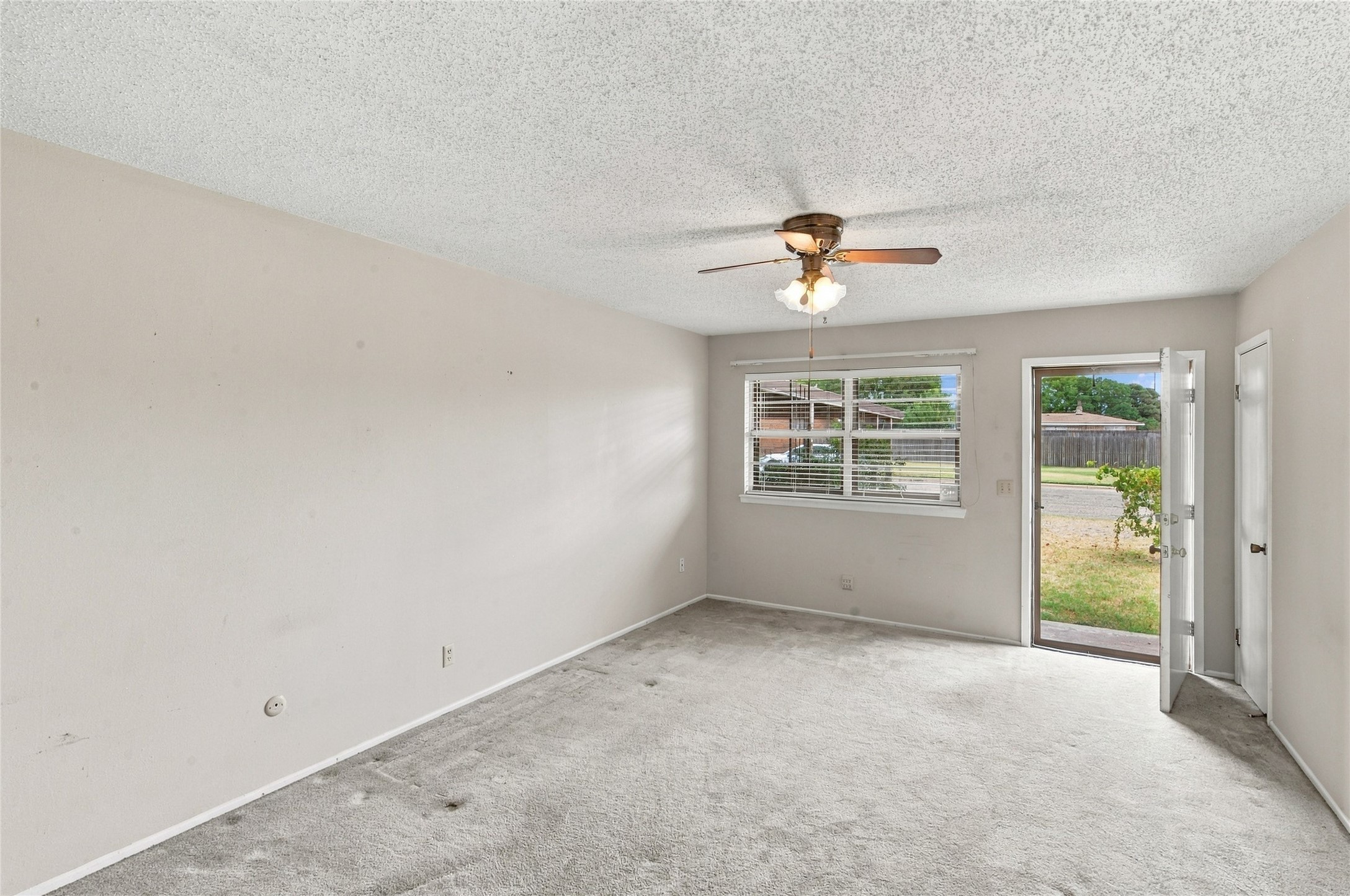 802 Ridgelea Drive Property Photo 5