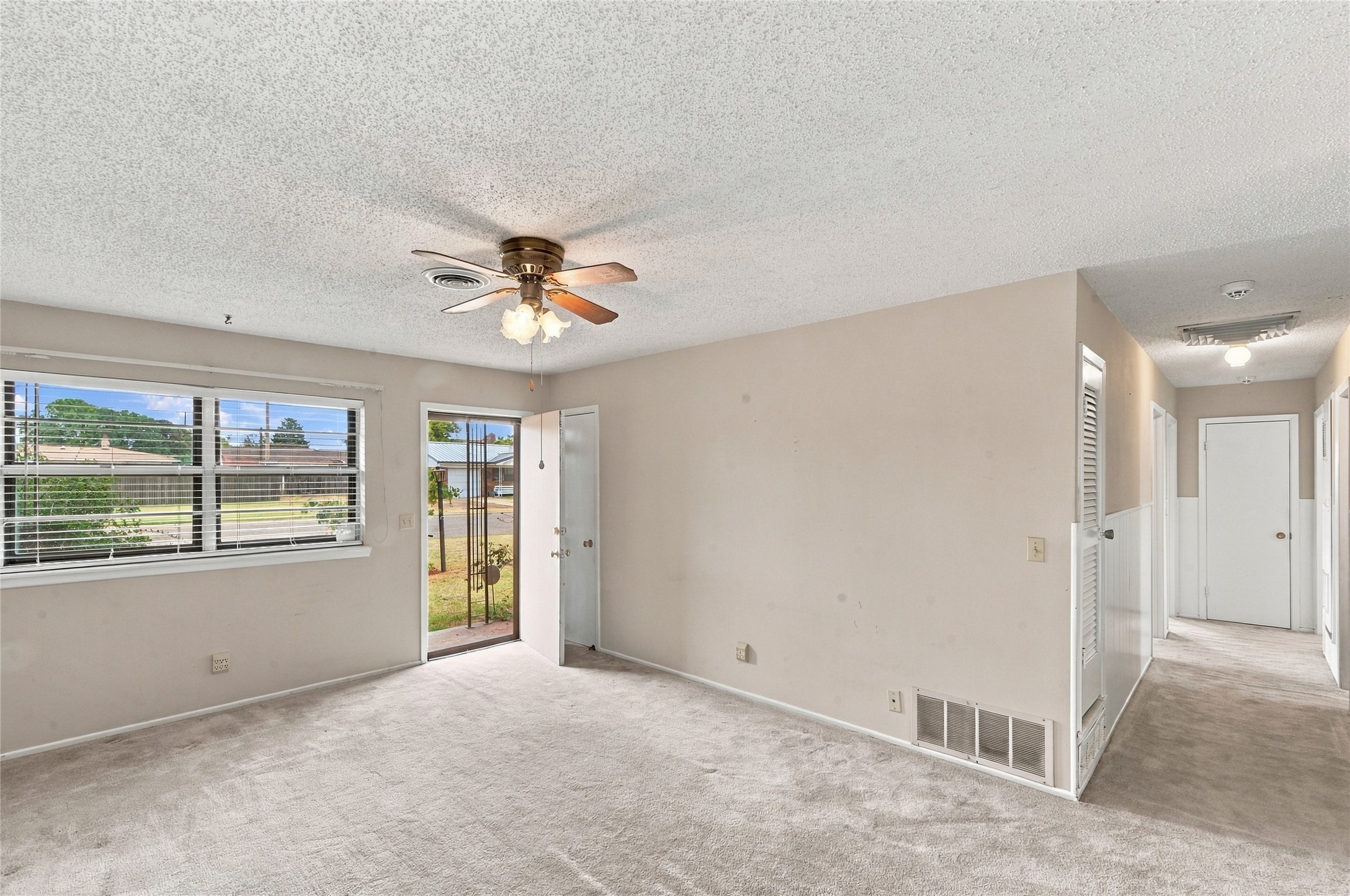 802 Ridgelea Drive Property Photo 6