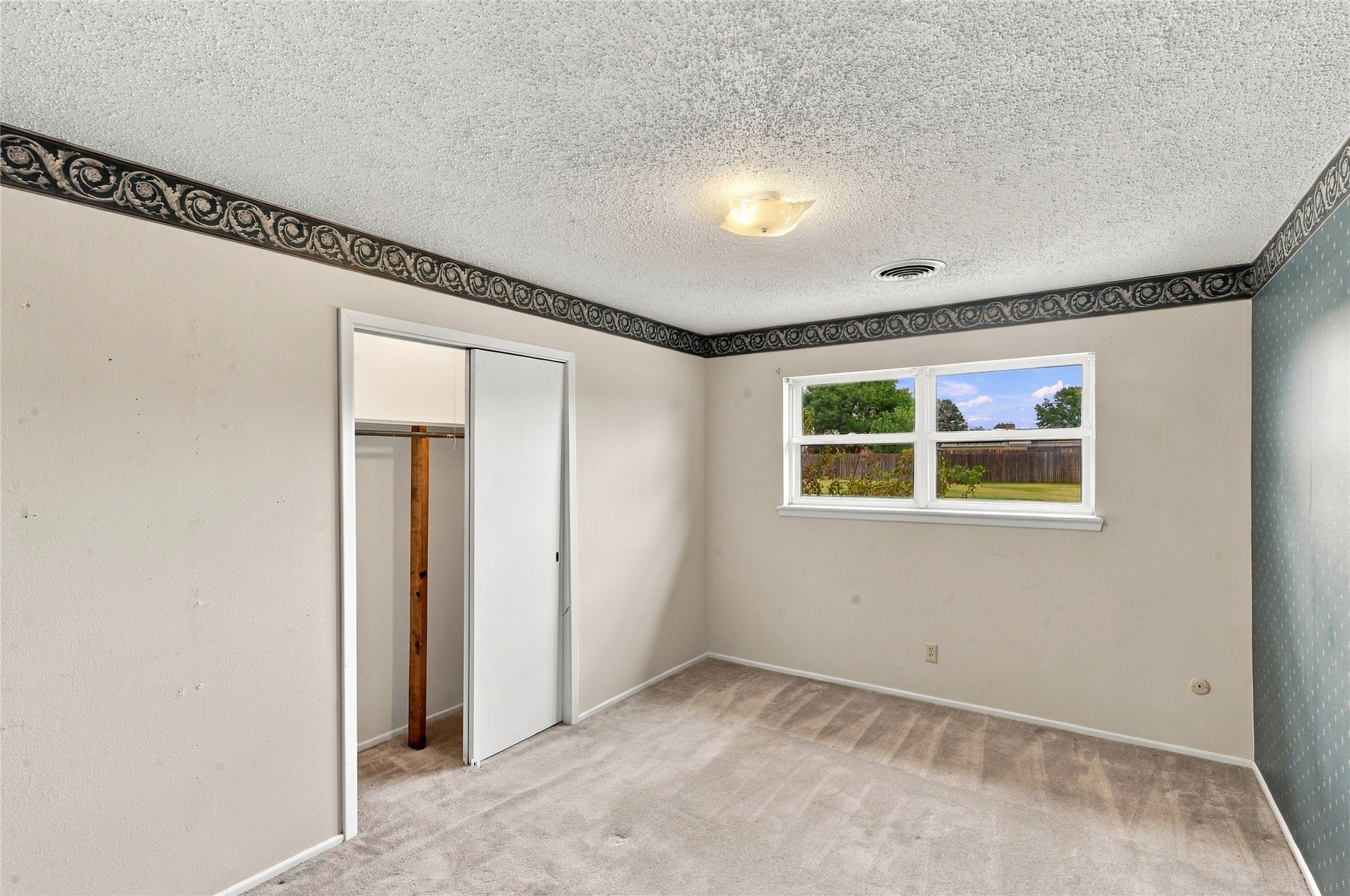802 Ridgelea Drive Property Photo 11