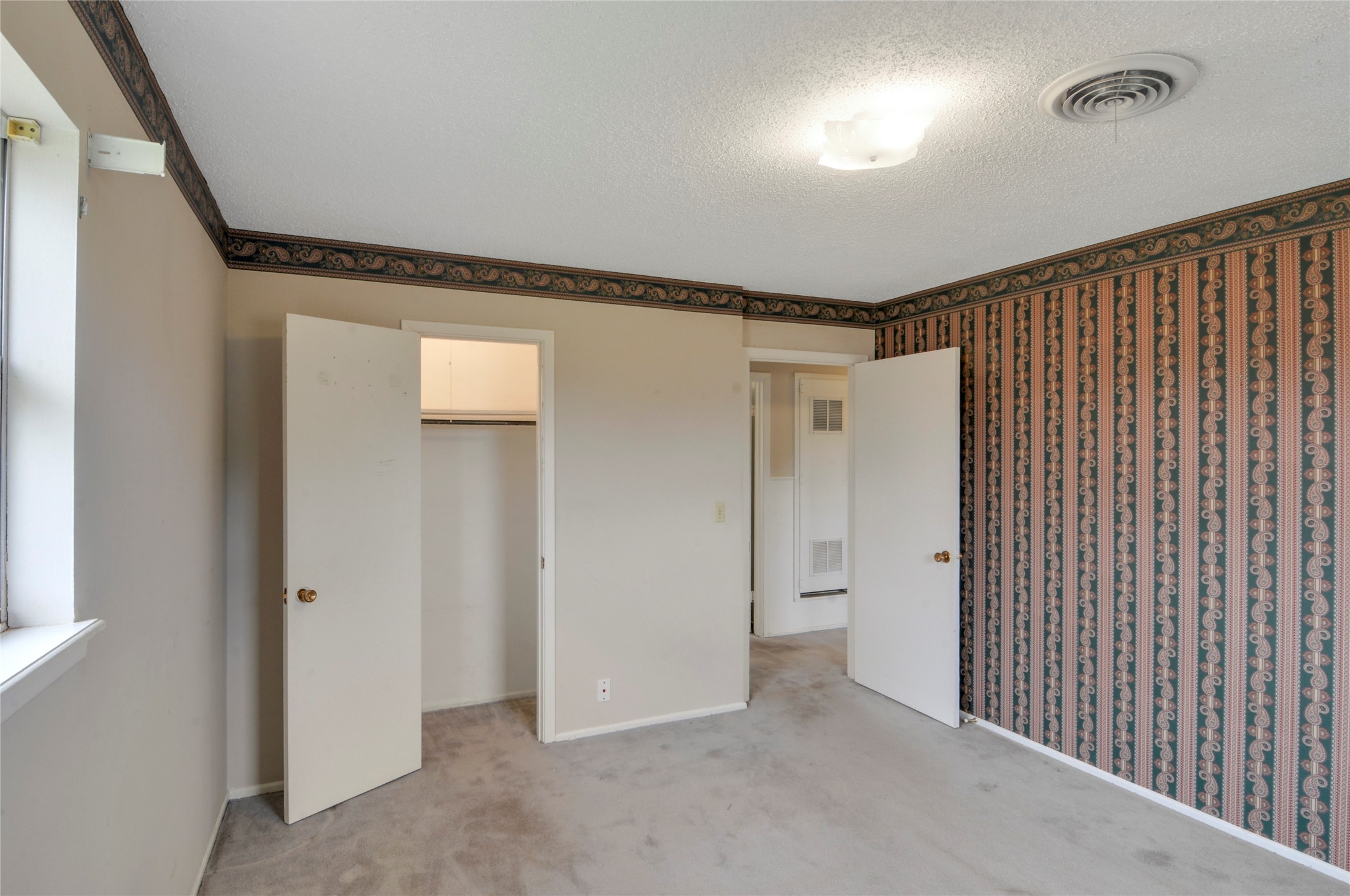 802 Ridgelea Drive Property Photo 13