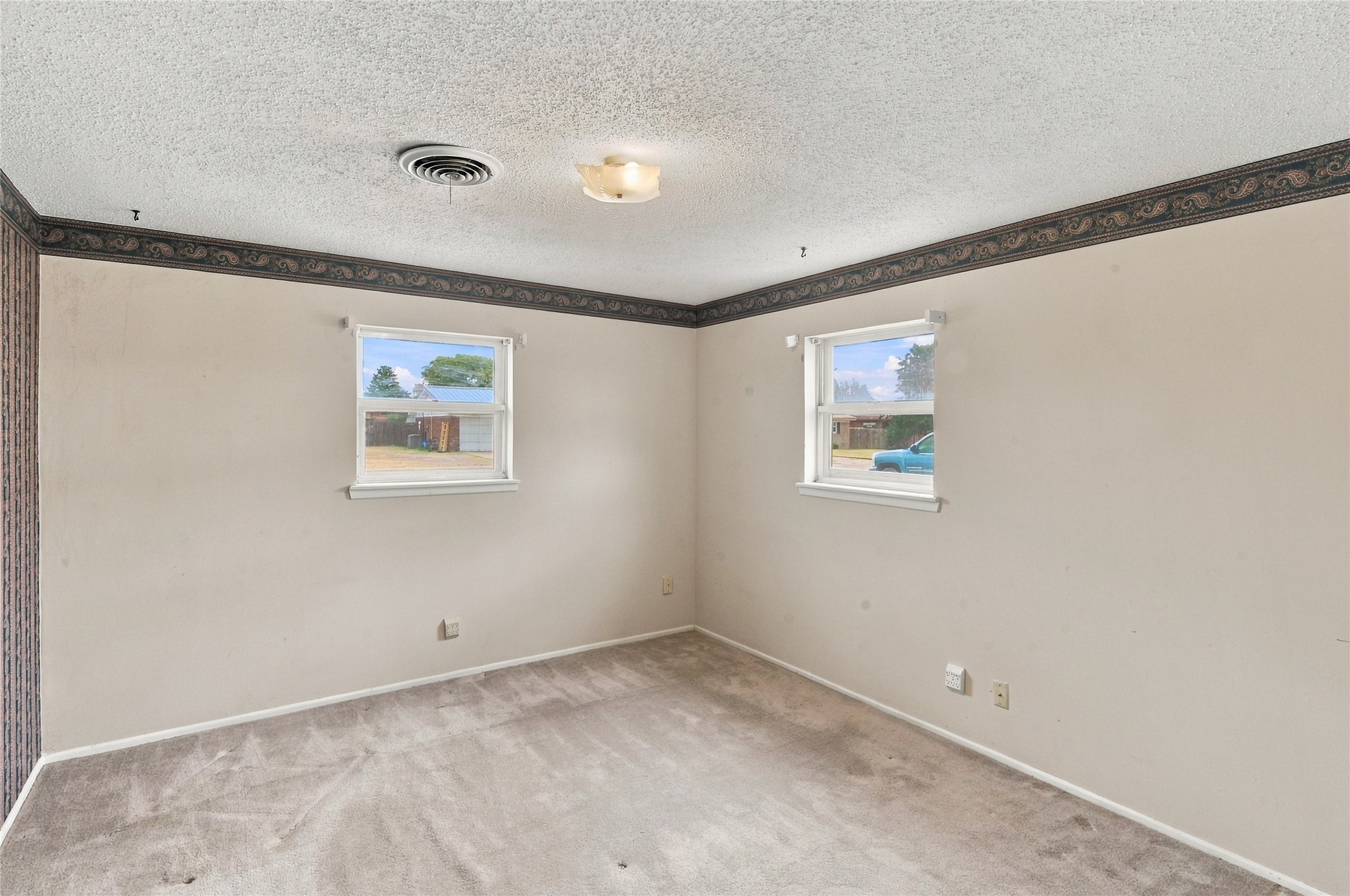 802 Ridgelea Drive Property Photo 14