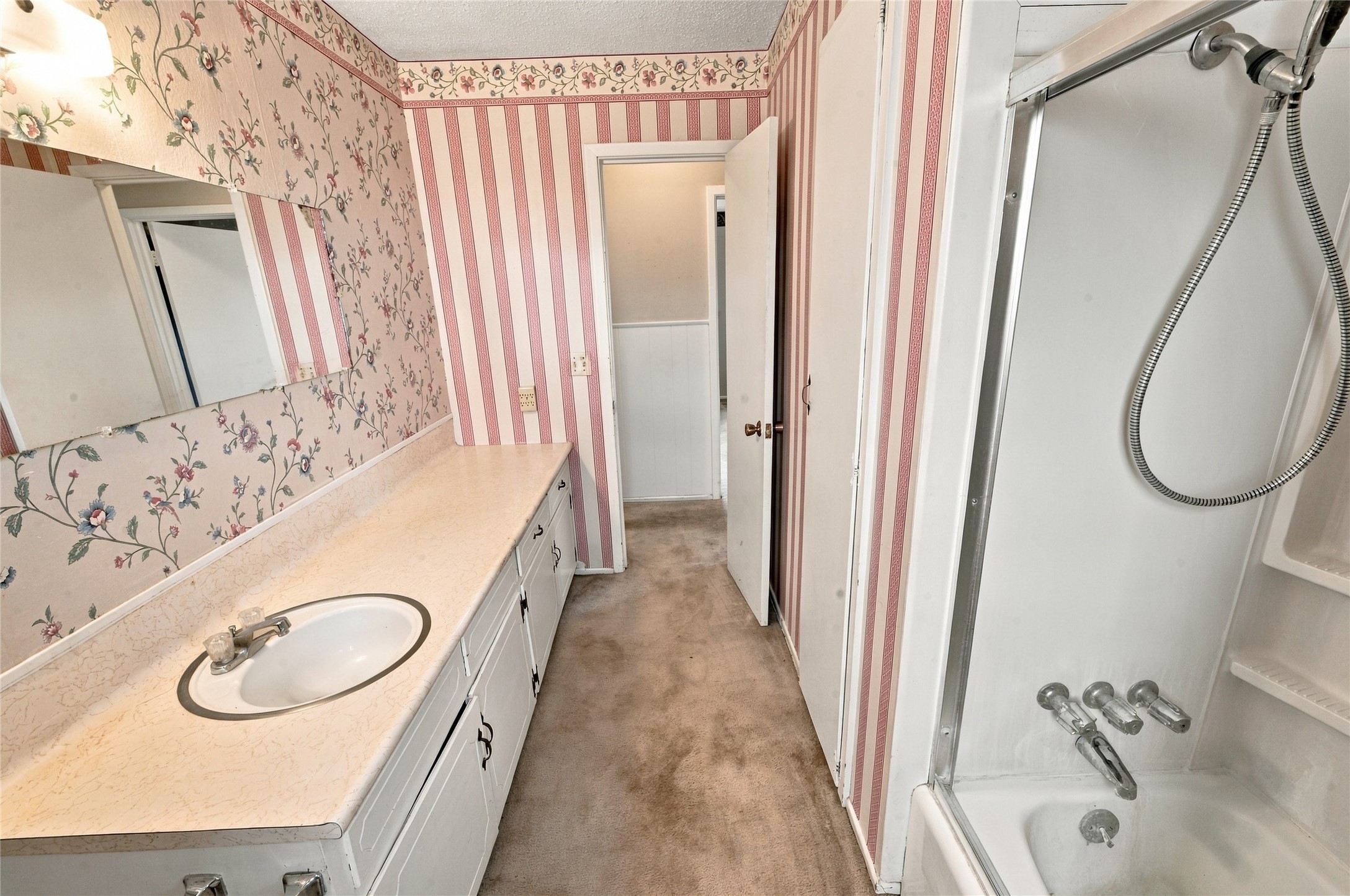 802 Ridgelea Drive Property Photo 18
