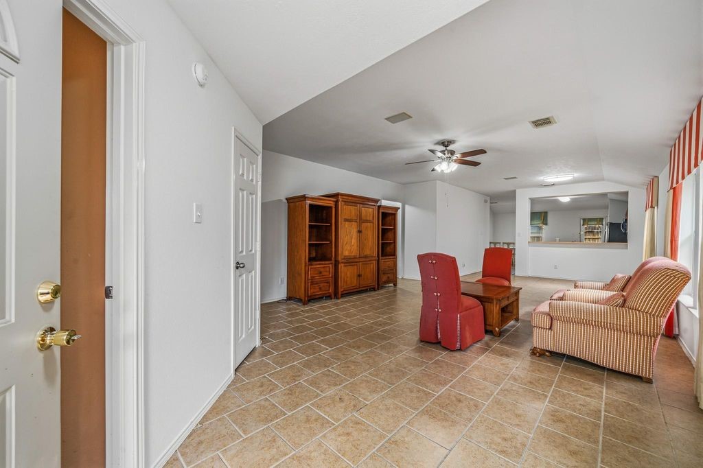 22327 Albee Drive Property Photo 4