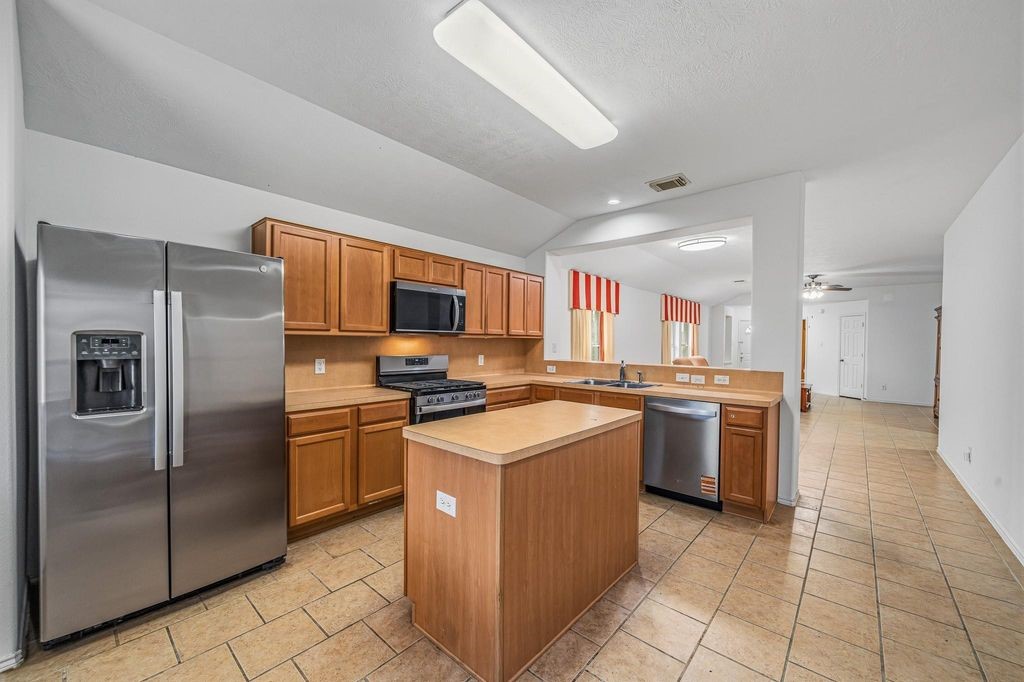 22327 Albee Drive Property Photo 12