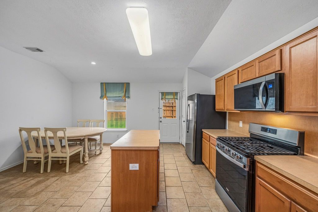 22327 Albee Drive Property Photo 13