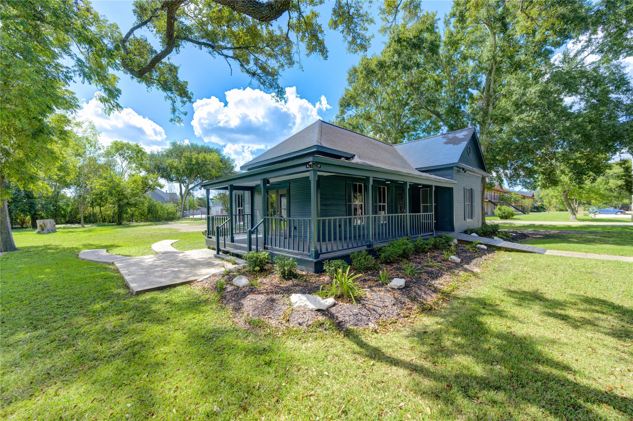 602 E Myrtle Street Property Photo 1