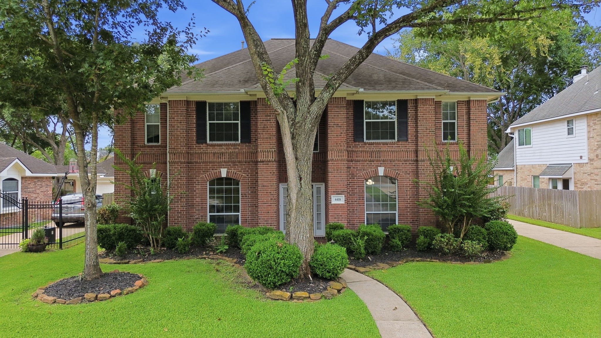 4418 Ruttand Park Lane Property Photo 2