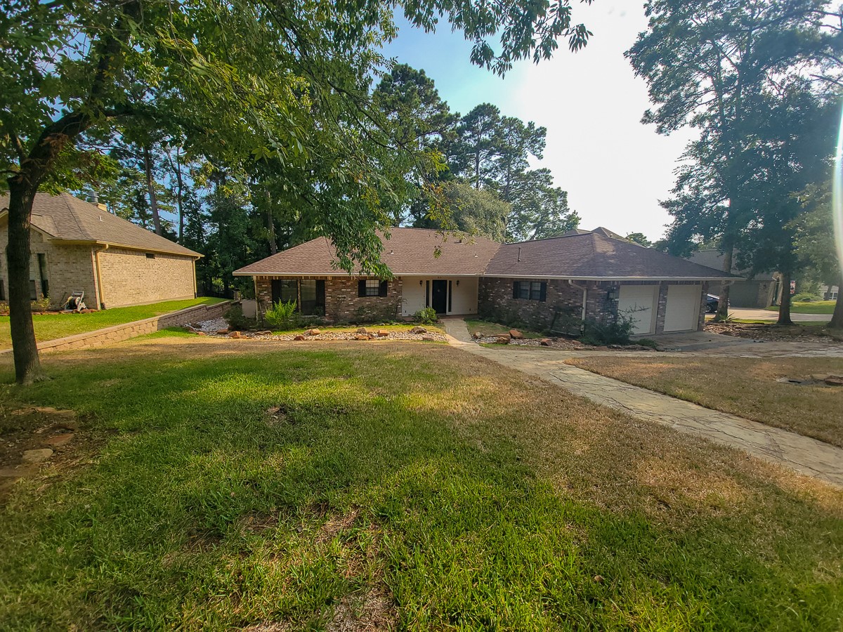 813 River Oaks Property Photo 1