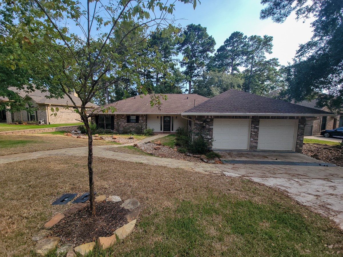 813 River Oaks Property Photo 2